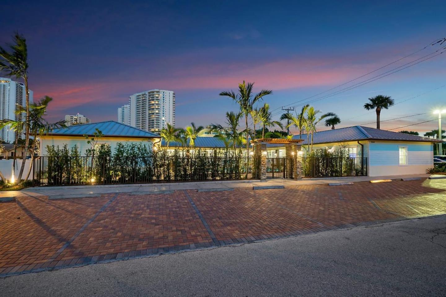 Hotel Bermuda Bungalows Tropical Island Getaway