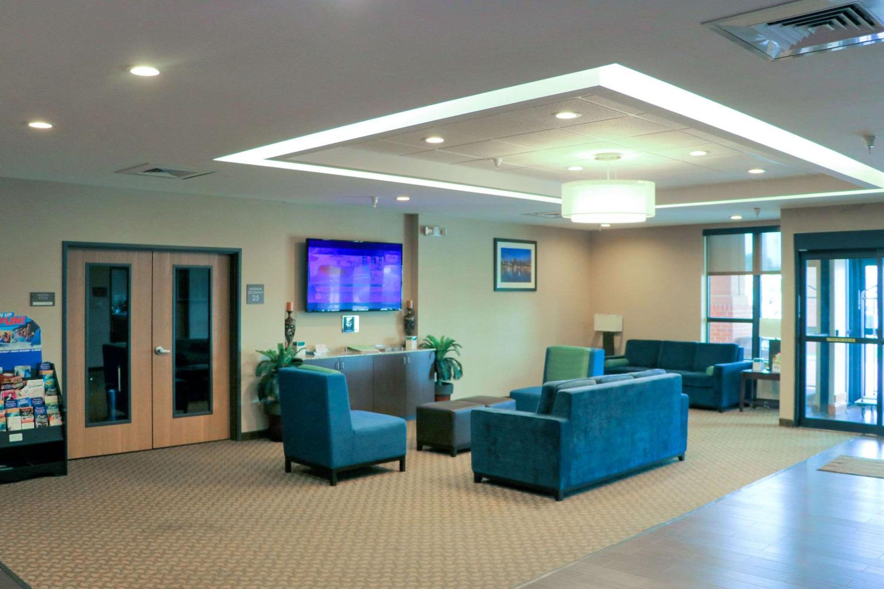 Sikeston Vacations - Comfort Inn  Suites Sikeston I-55 - Property Image 4