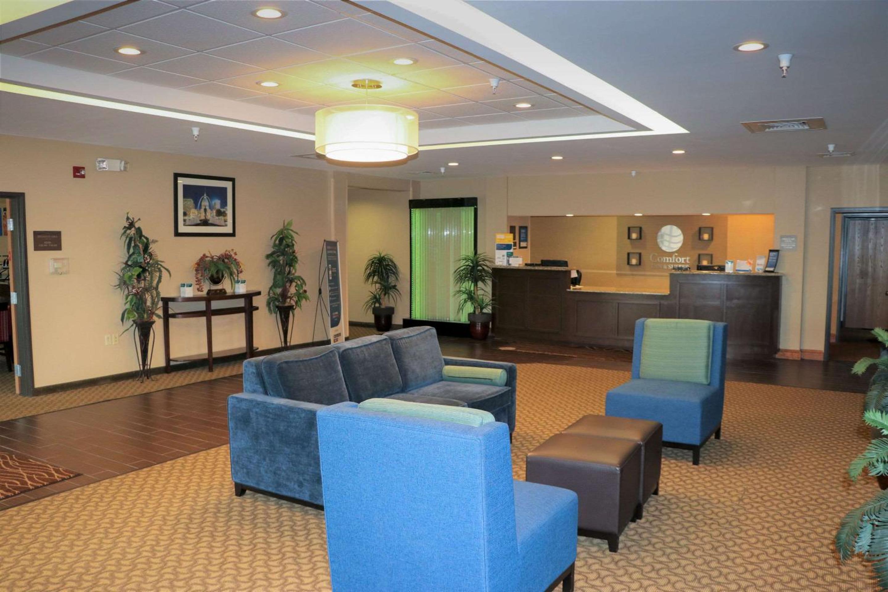 Sikeston Vacations - Comfort Inn  Suites Sikeston I-55 - Property Image 2