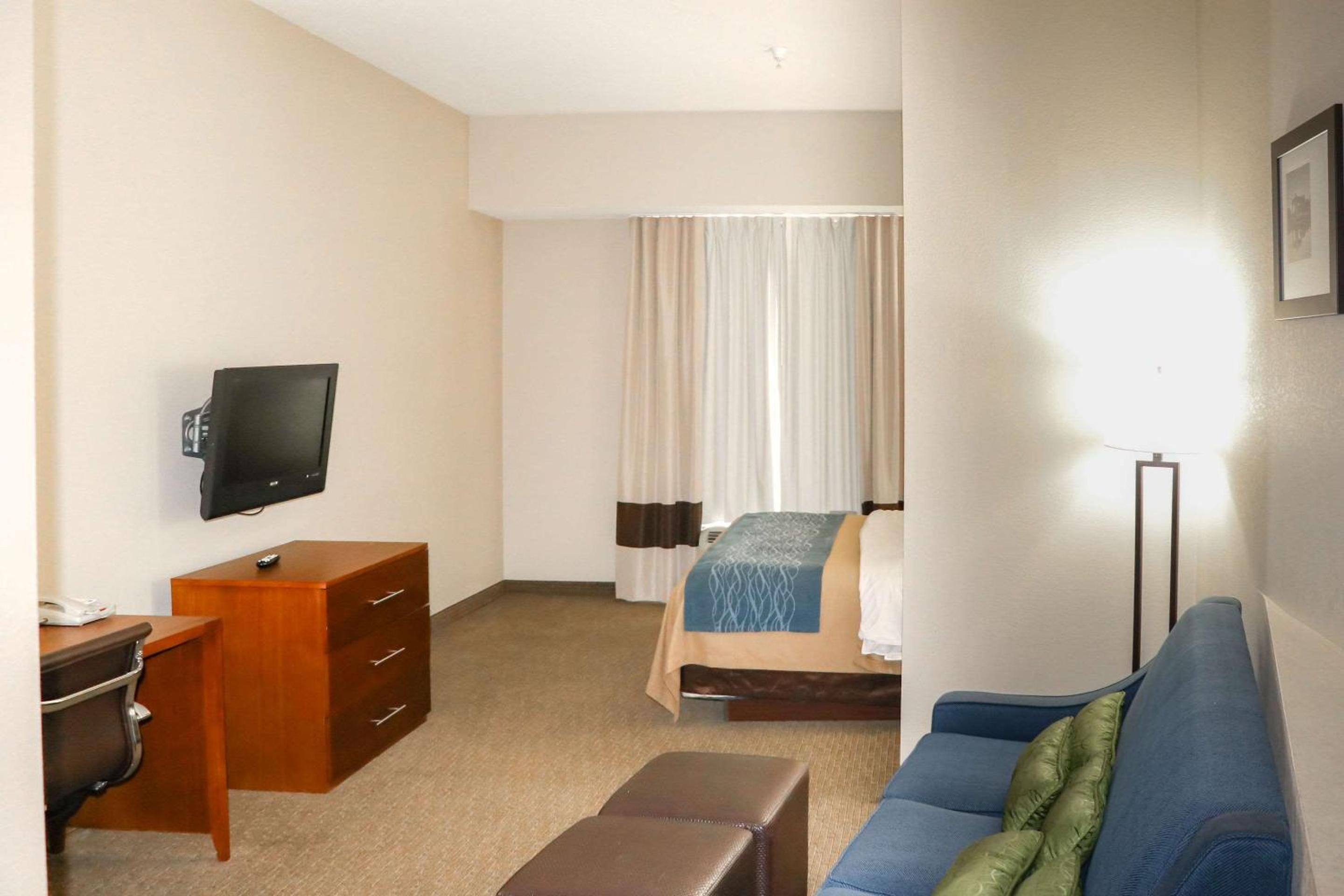 Sikeston Vacations - Comfort Inn  Suites Sikeston I-55 - Property Image 12