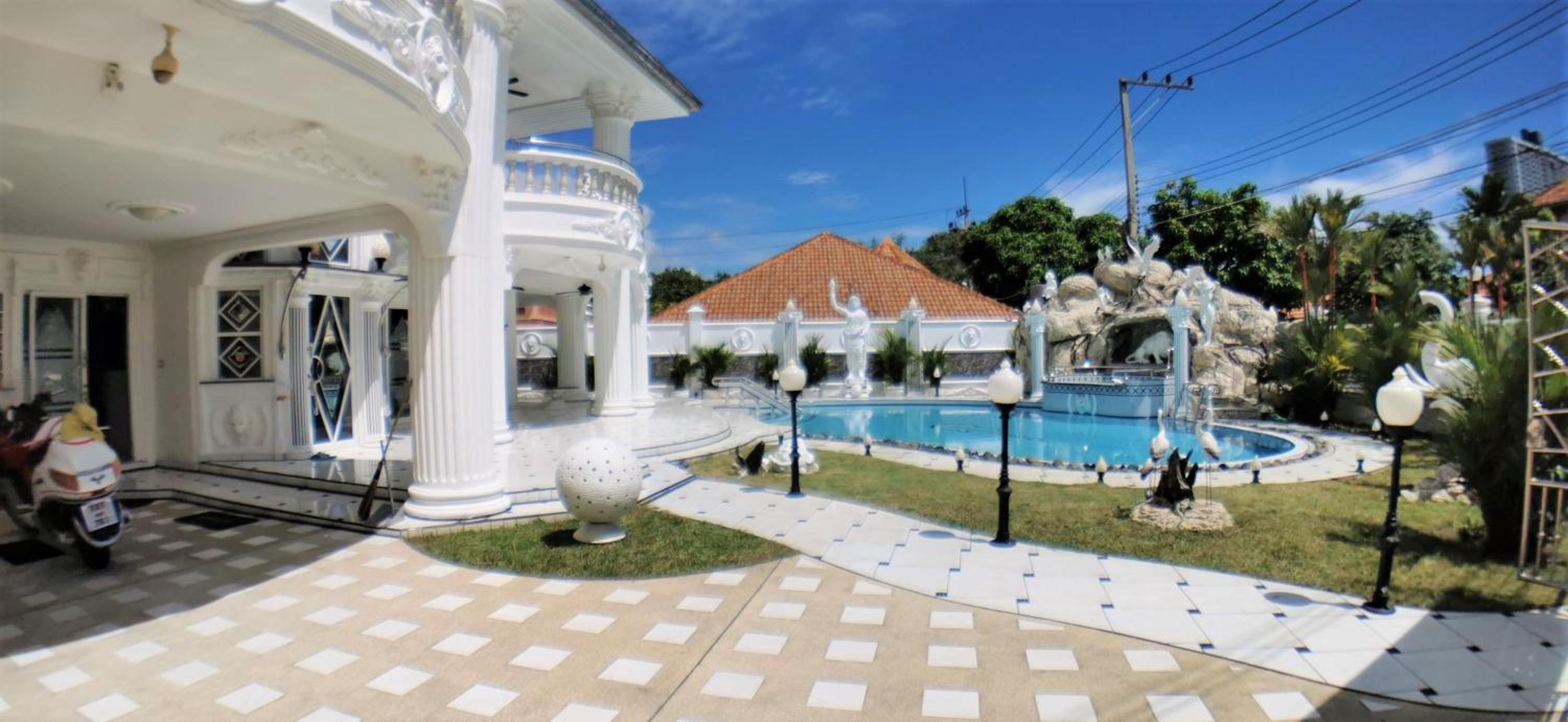 EMPIRELAND Luxury Pool Villa Pattaya Walking Street