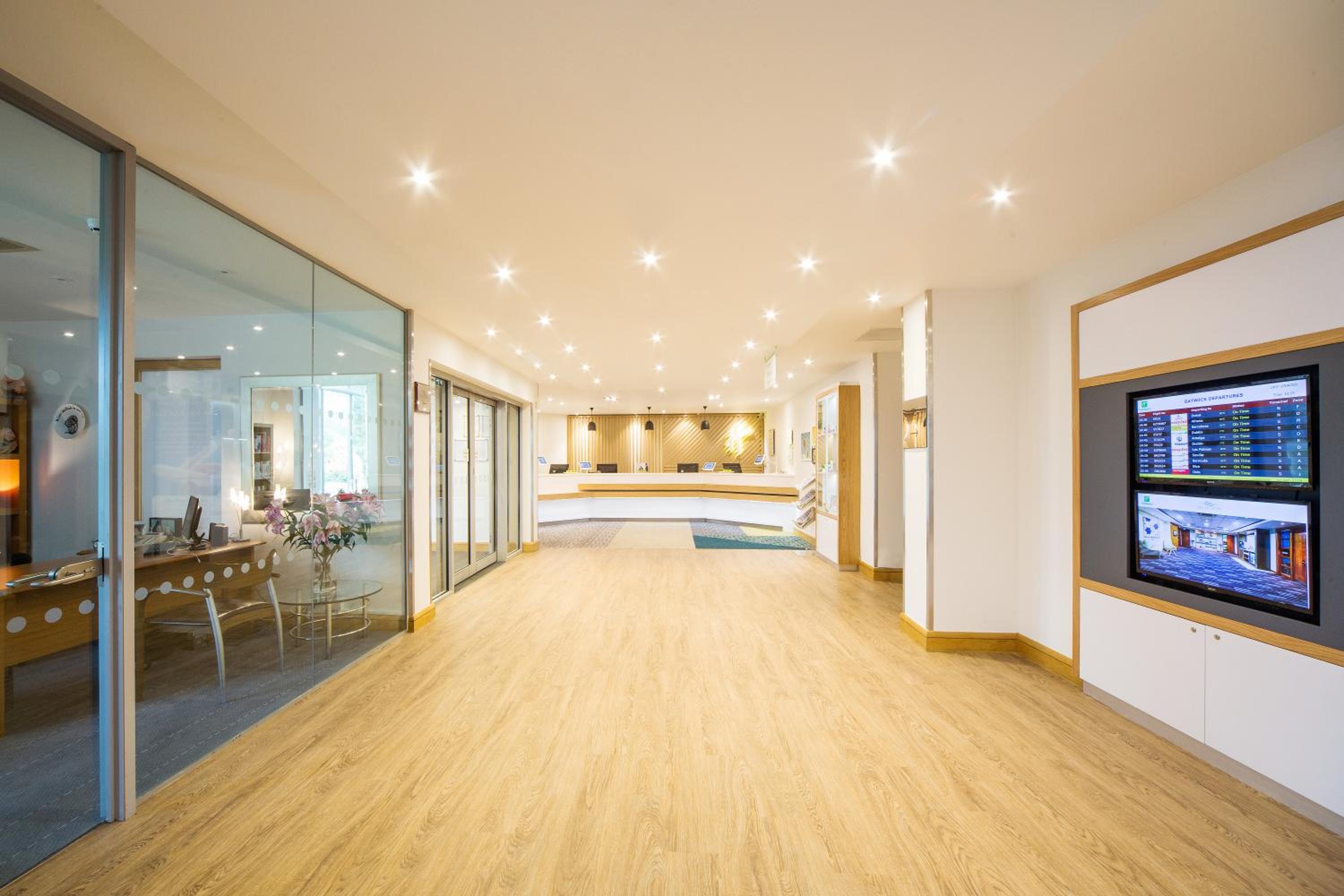 Horley Vacations - Holiday Inn London - Gatwick Airport, an IHG Hotel - Property Image 2