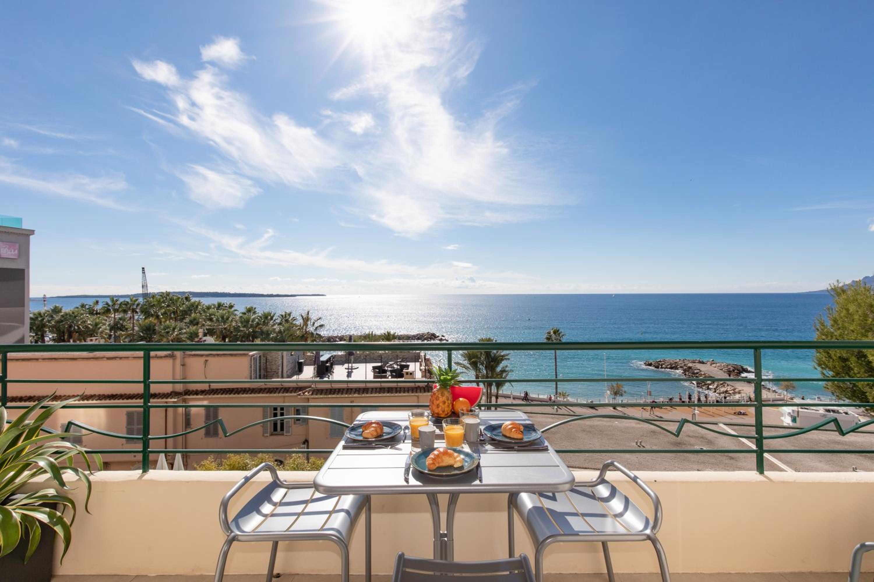 Blue Dreams YourHostHelper photo 2