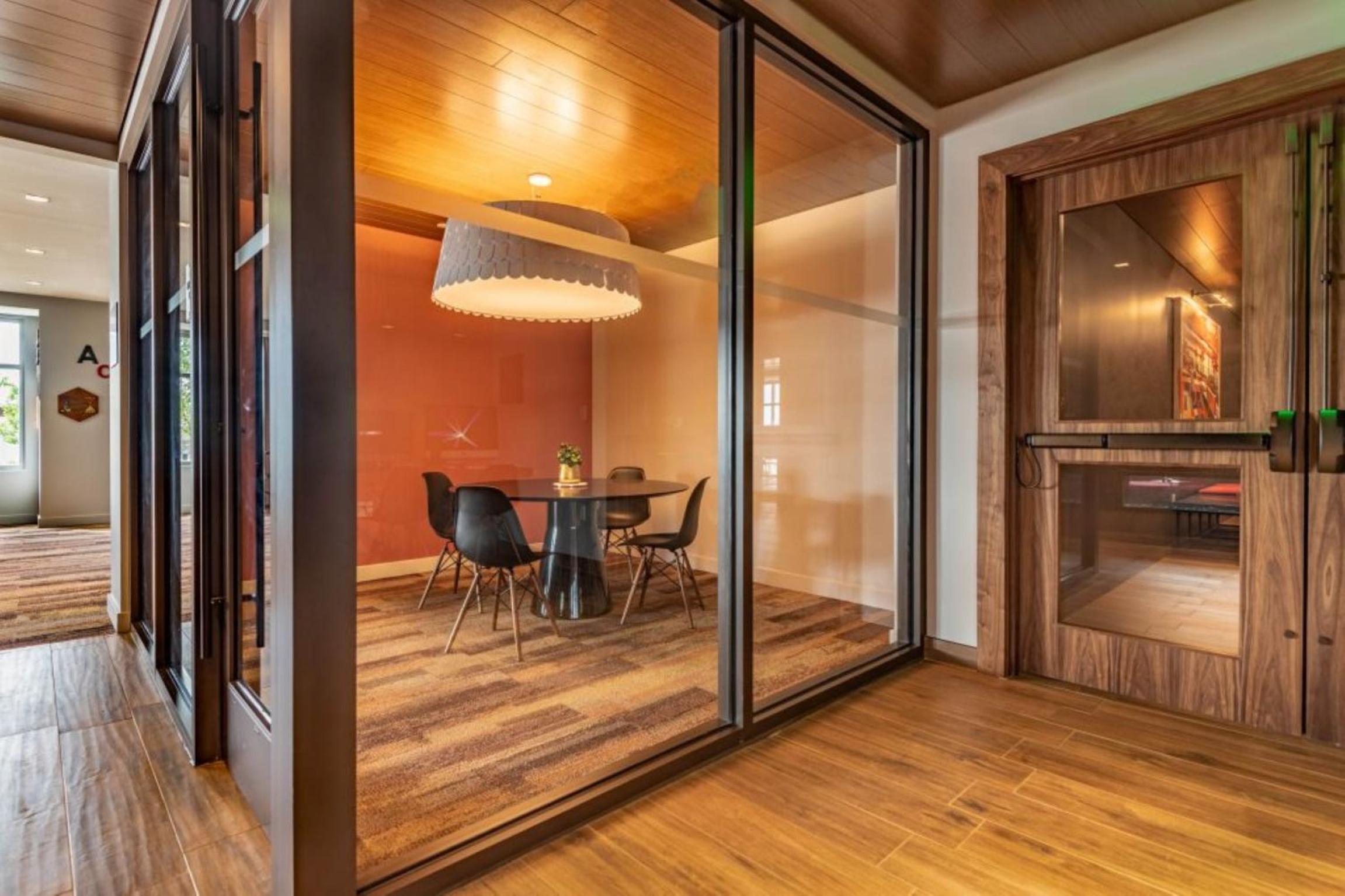 Global Luxury Suites East Boston