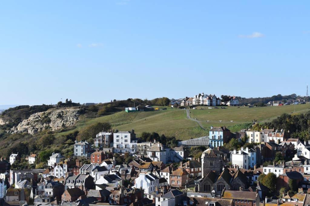 Stunning 18th Century 5 Bed House Old-Town Hastings view 4