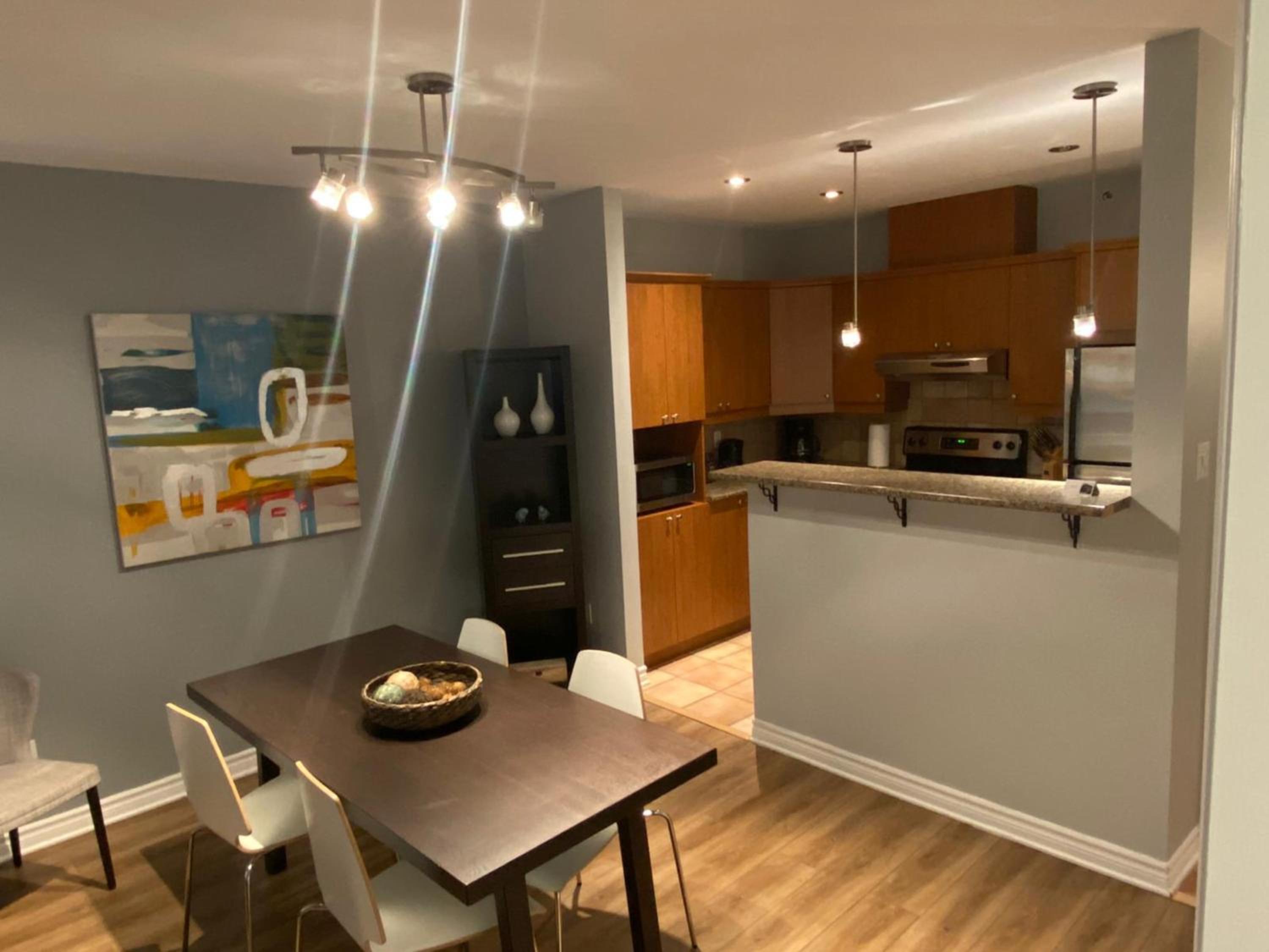 ApartHotelMontreal by Les Terrasses Saint Urbain 2225I2