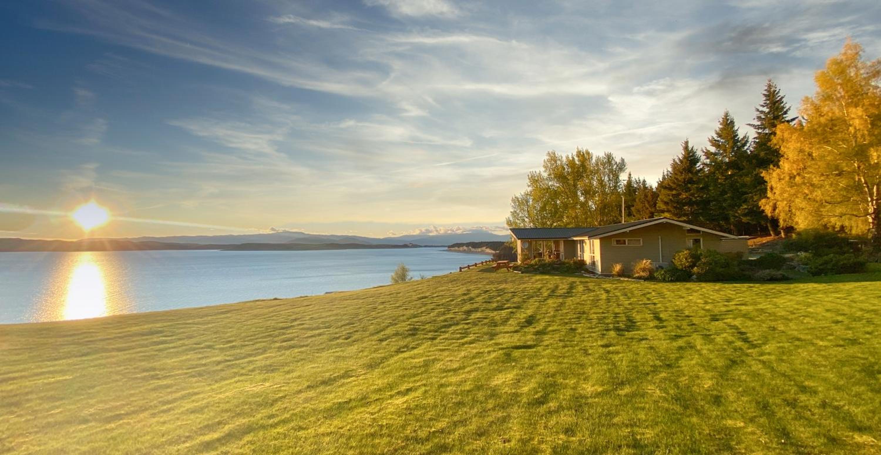 Hotel Pukaki Lakeside Getaway NZ - Image 1