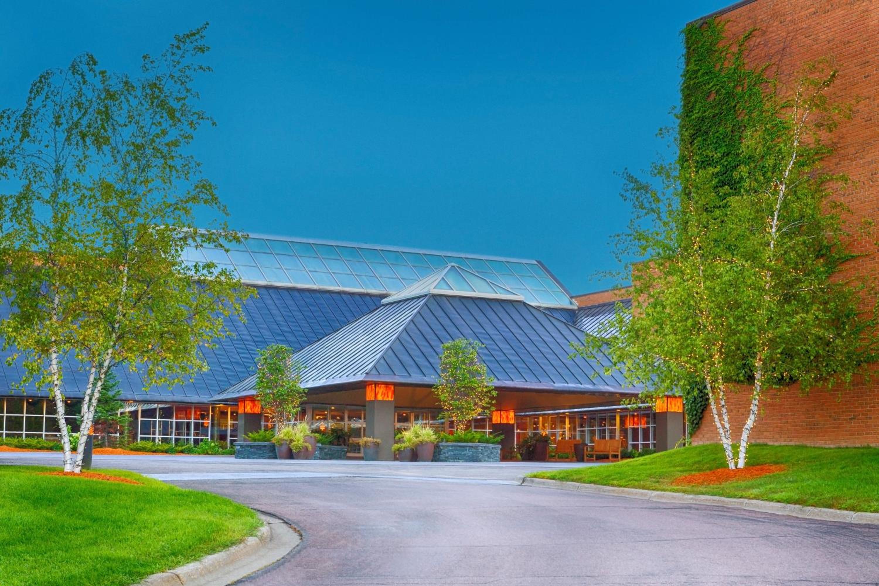 Minneapolis / St Paul Vacations - Crowne Plaza Minneapolis West, an IHG Hotel - Property Image 1