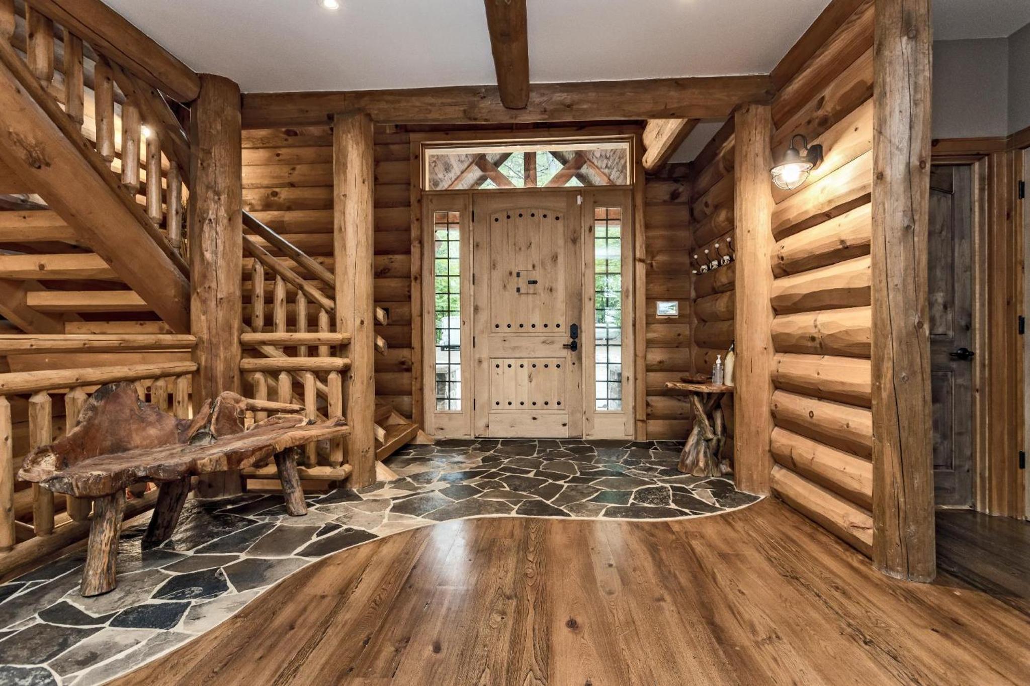 Large Luxury Lakefront Cottage Calabogie