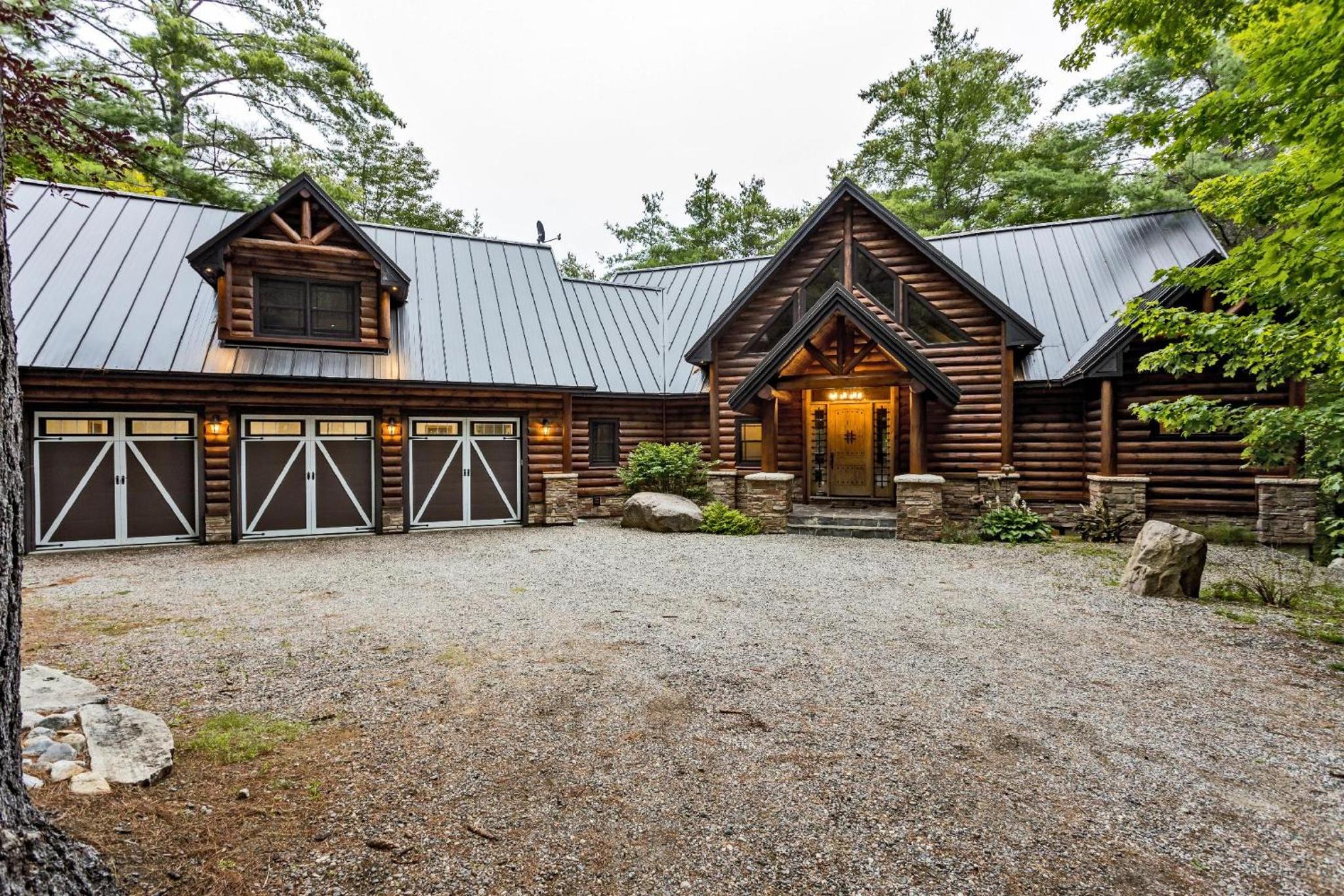 Large Luxury Lakefront Cottage Calabogie