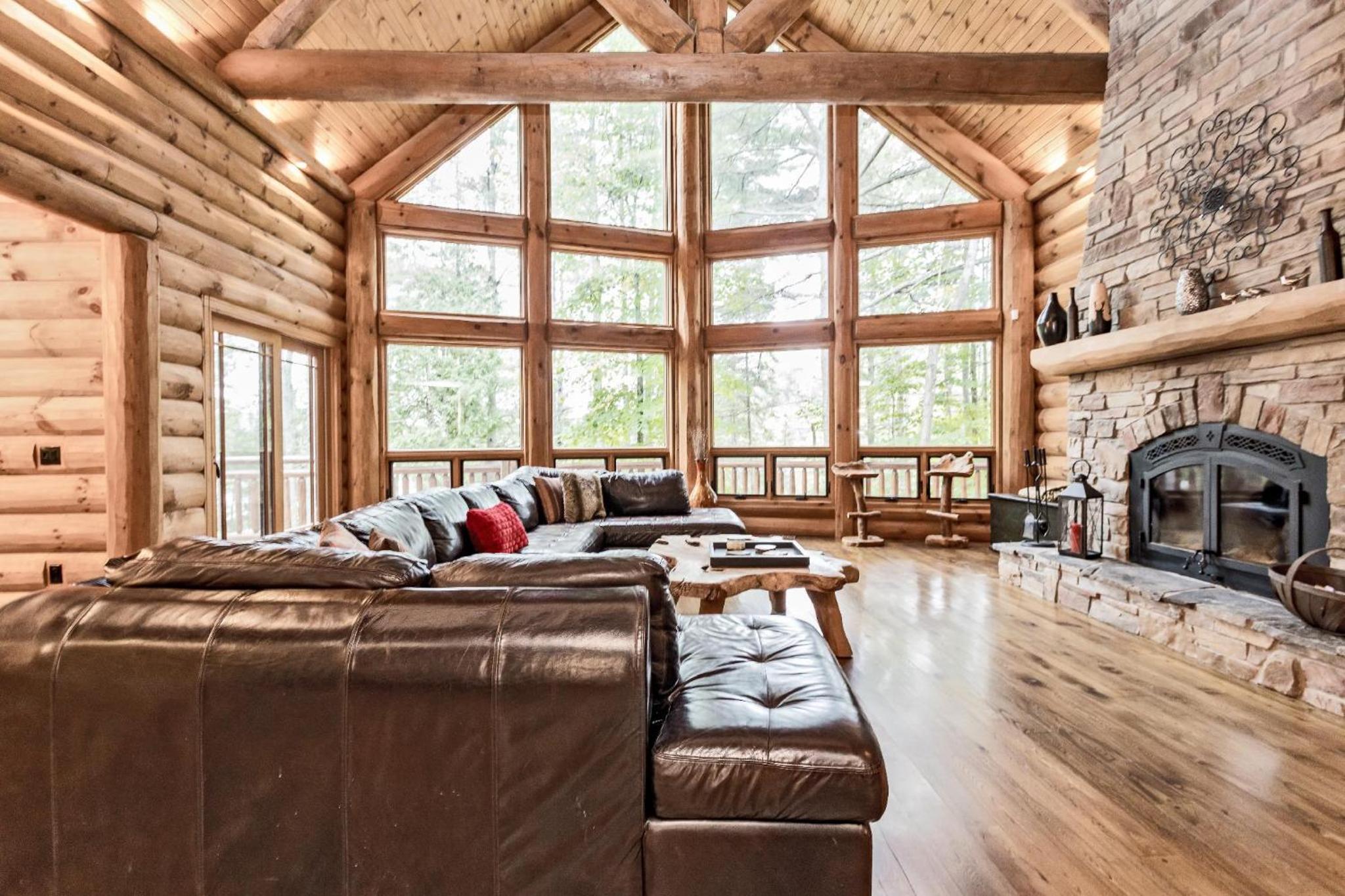 Large Luxury Lakefront Cottage Calabogie