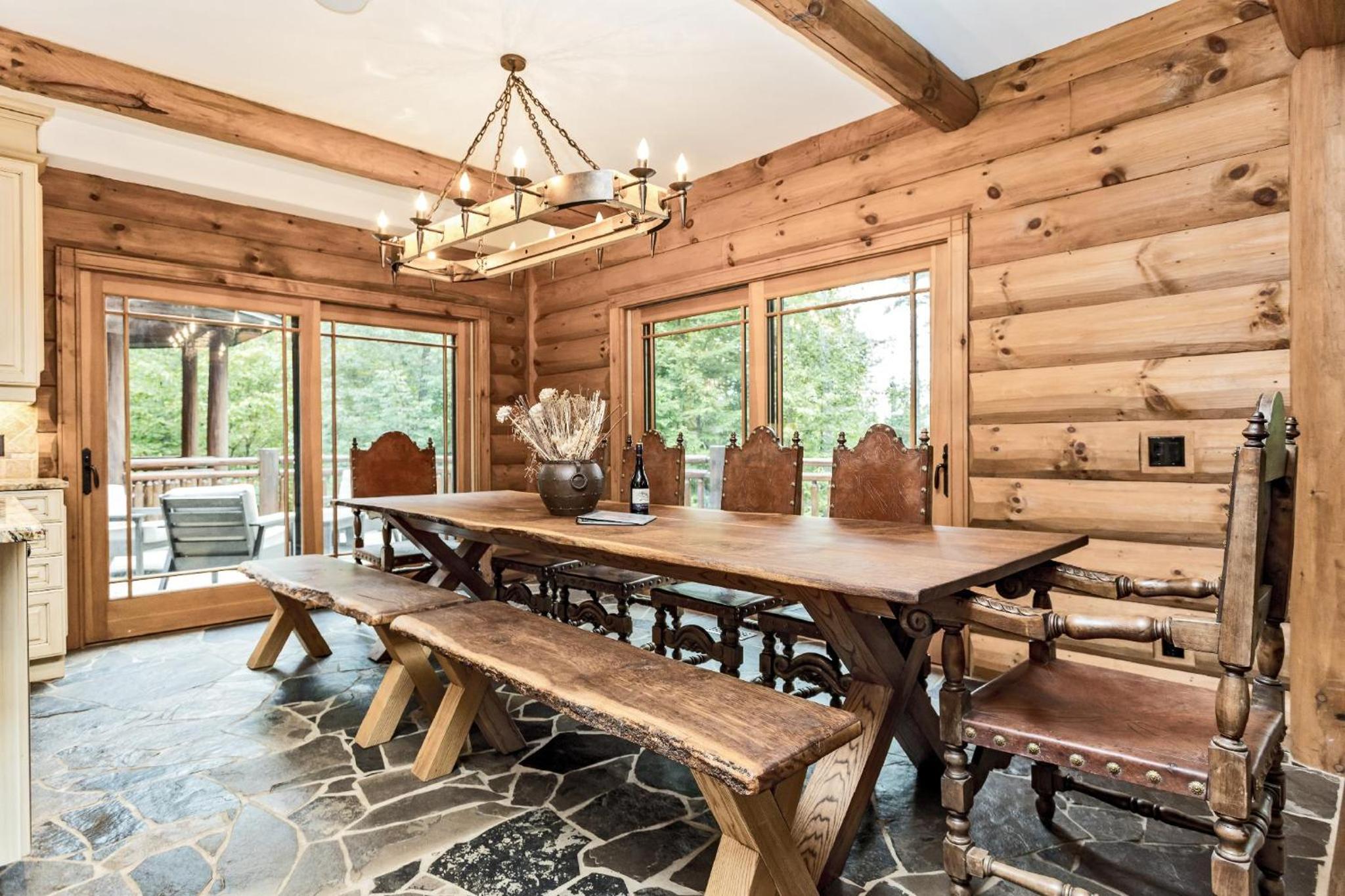 Large Luxury Lakefront Cottage Calabogie