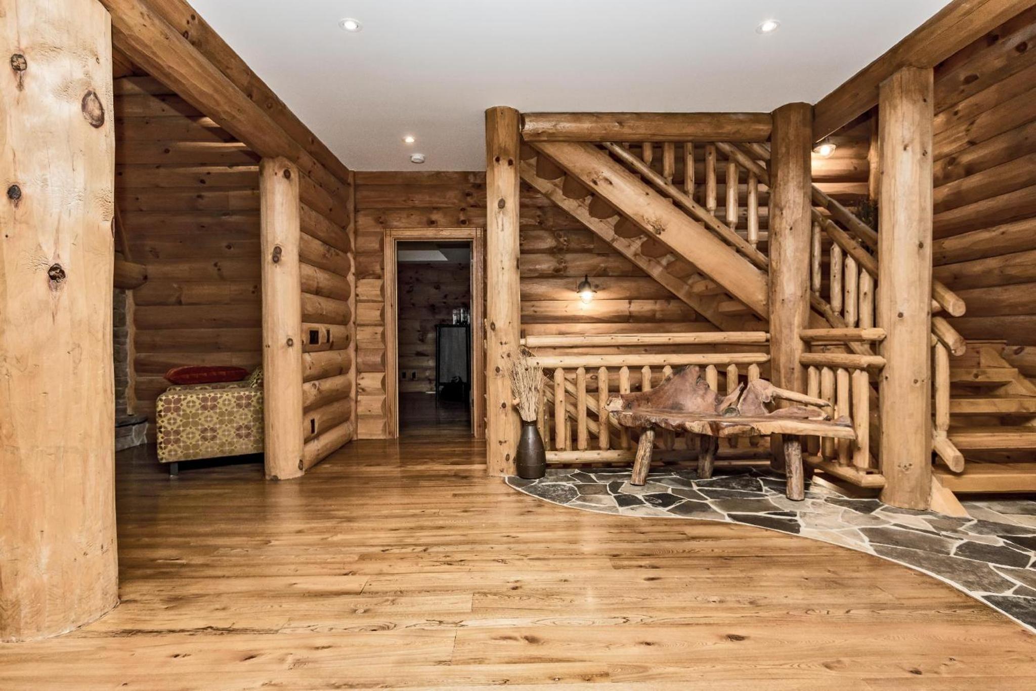Large Luxury Lakefront Cottage Calabogie
