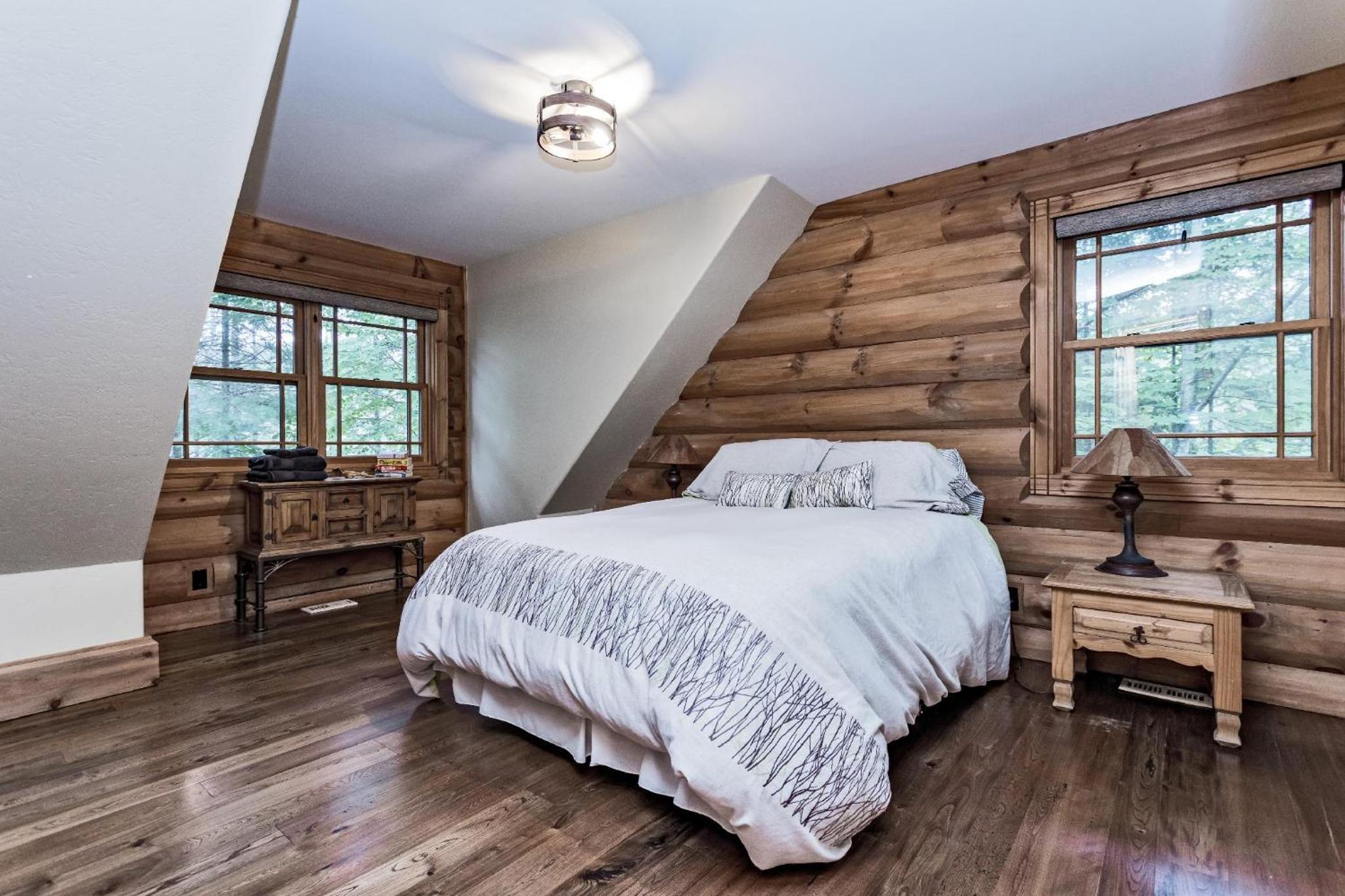 Large Luxury Lakefront Cottage Calabogie