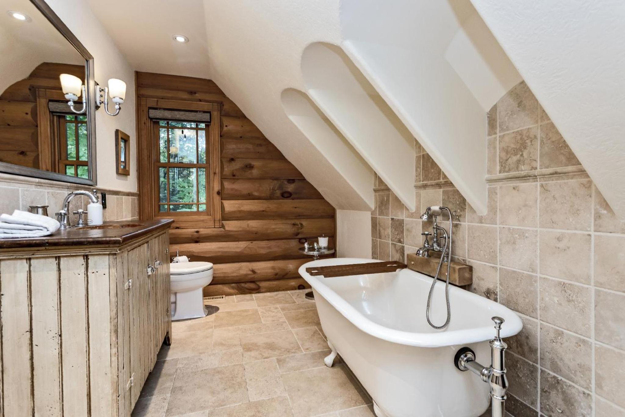 Large Luxury Lakefront Cottage Calabogie