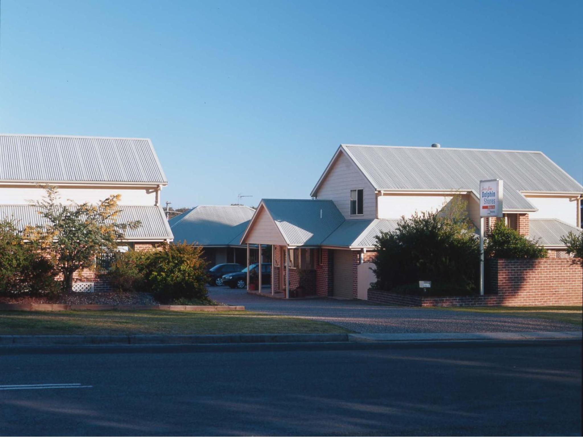 Hotel Dolphin Shores - Image 1