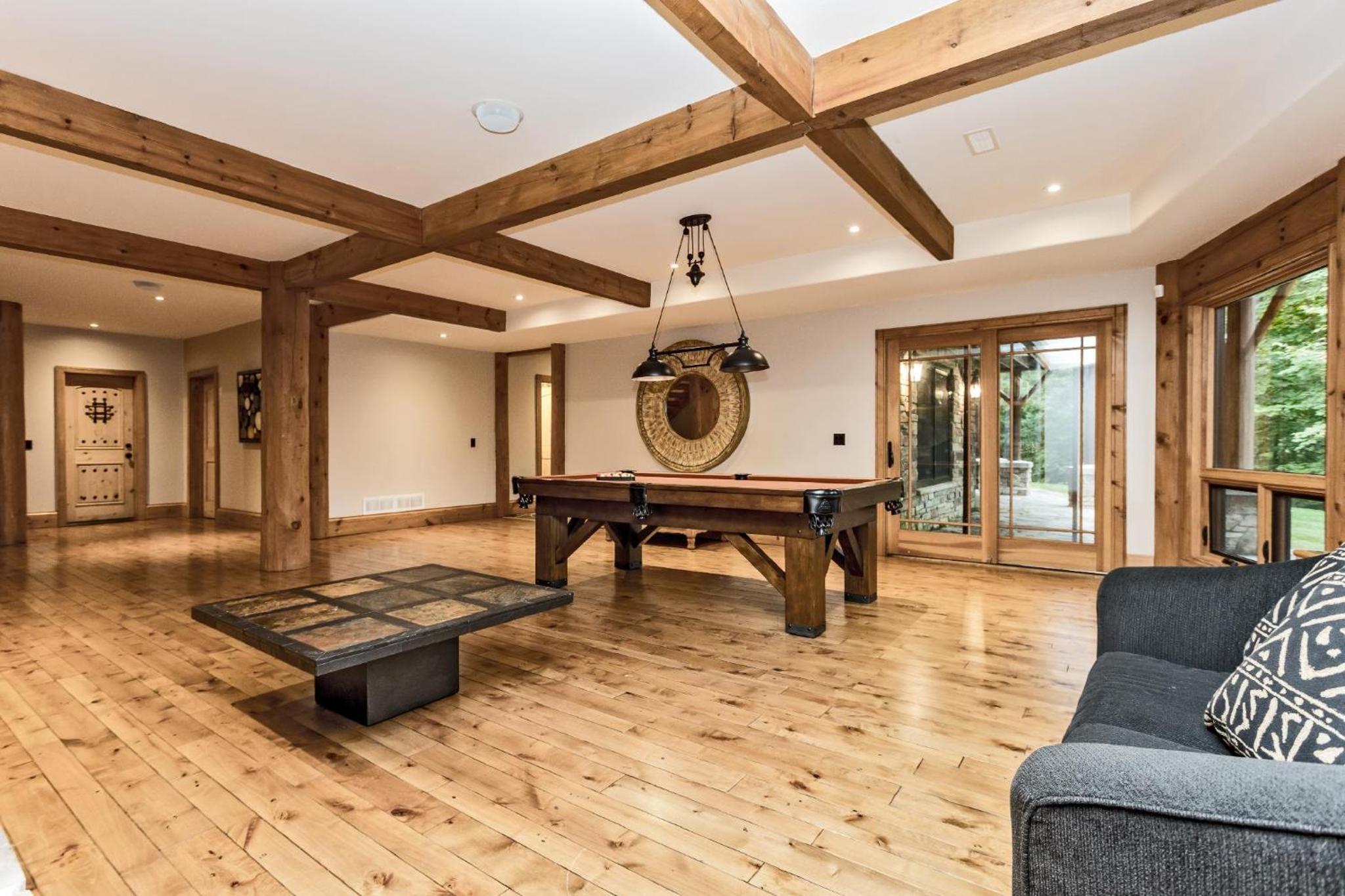 Large Luxury Lakefront Cottage Calabogie