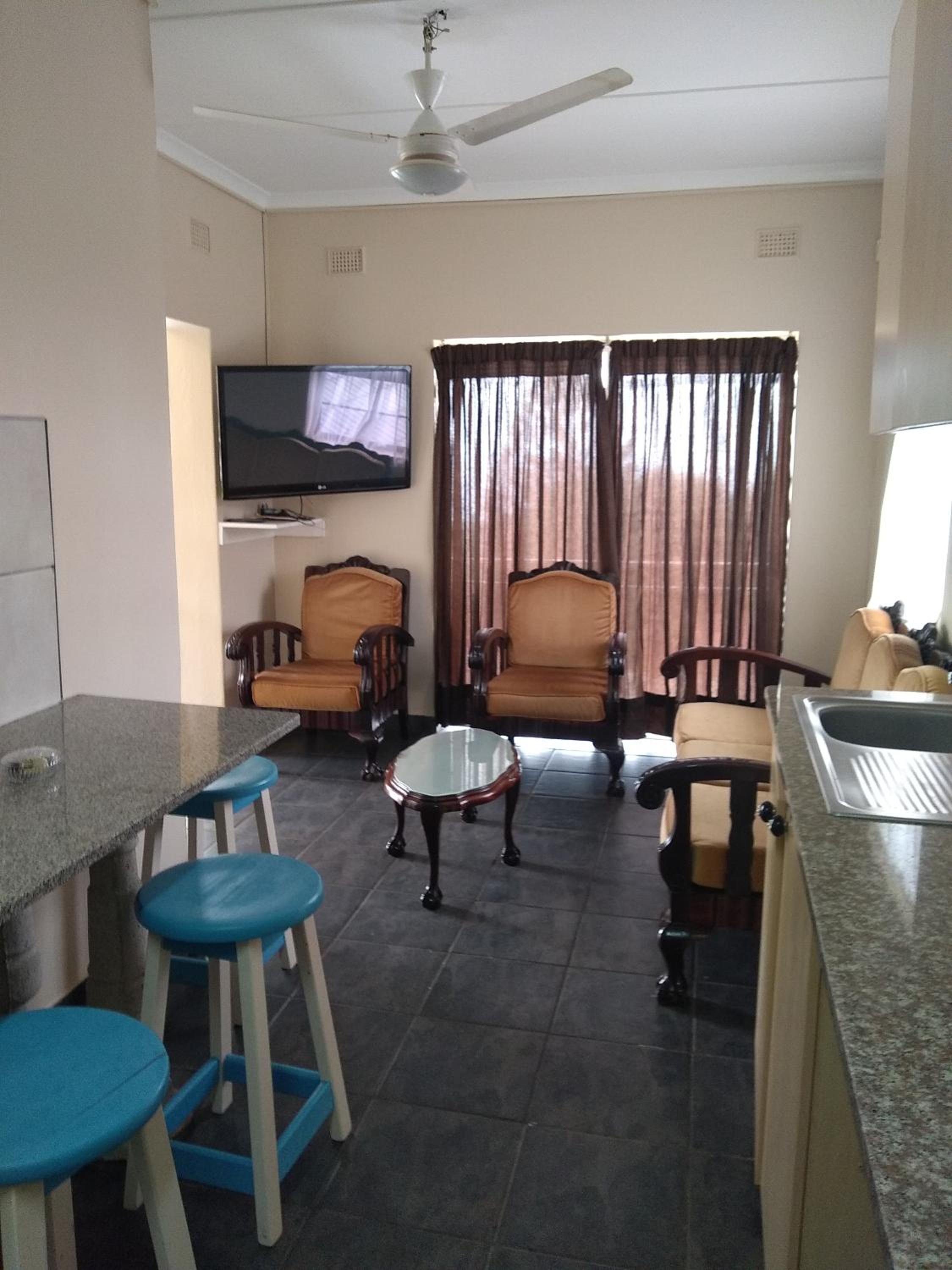 Henry's House On Sea view 4