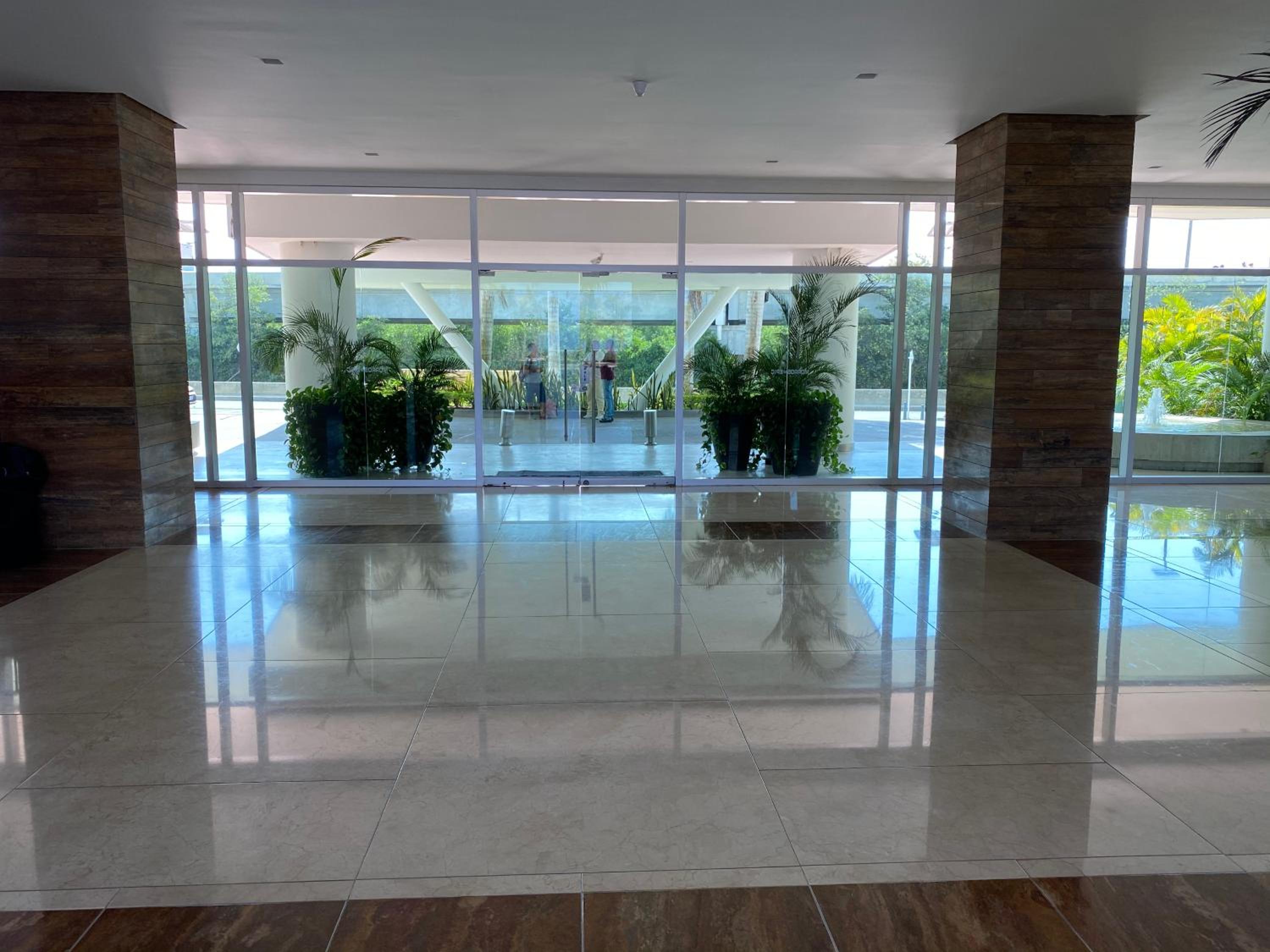 Hermoso apartamento con todas las comodidades acceso directo a la playa ubicado en el edificio Morros Epic