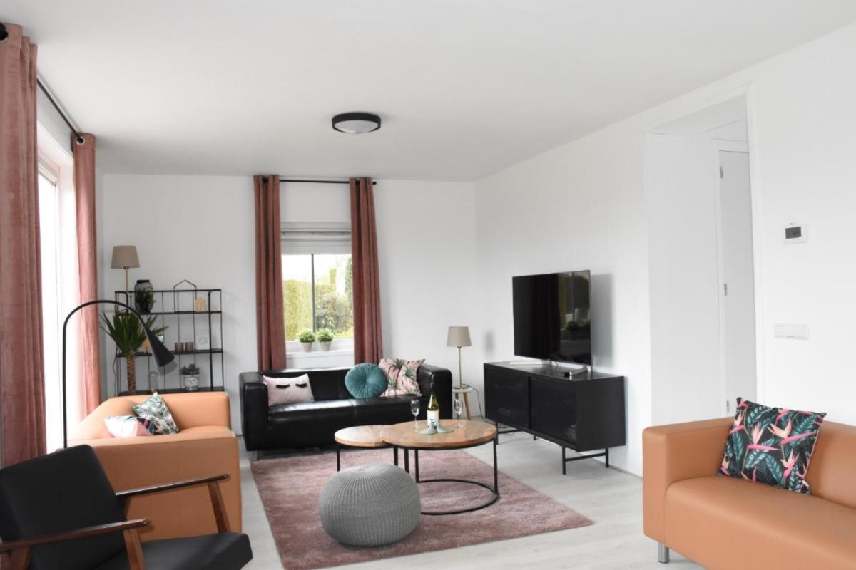 Große Familienvilla mit privat innen Jacuzzi & Sauna