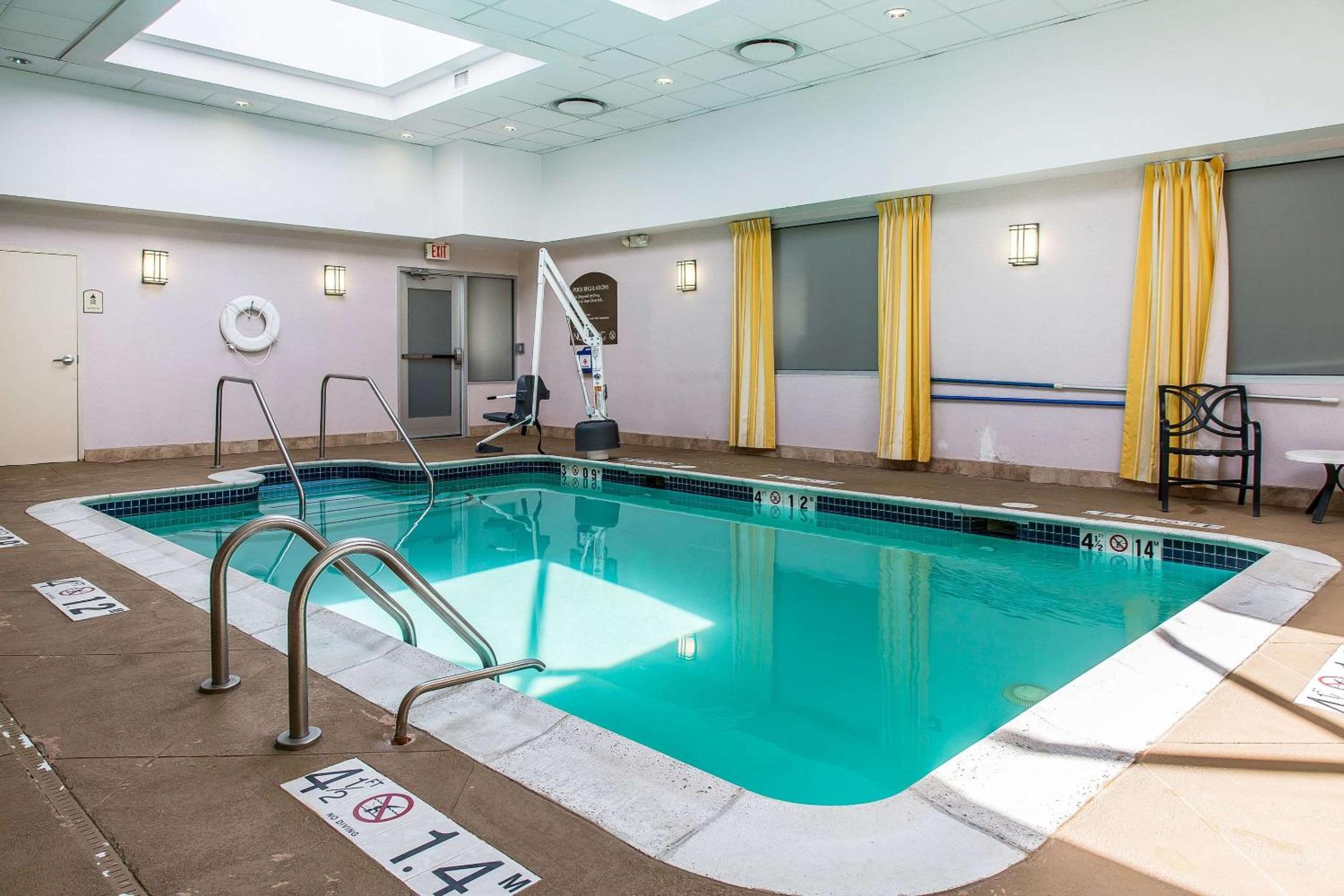 Clarion Hotel Suites Hamden-New Haven - Property Image 10