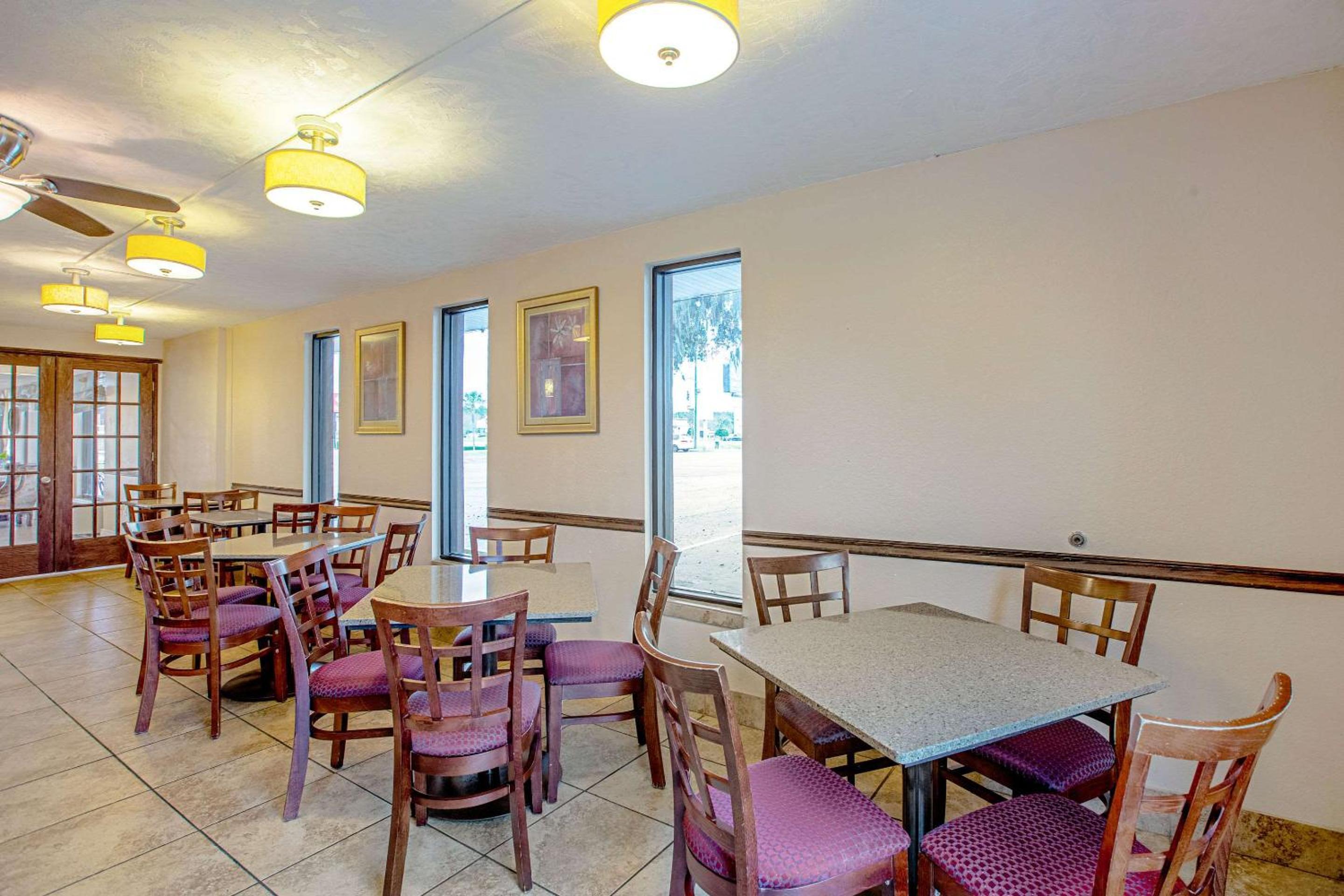 Quality Inn  Suites Live Oak I-10 Exit 283 - Property Image 15