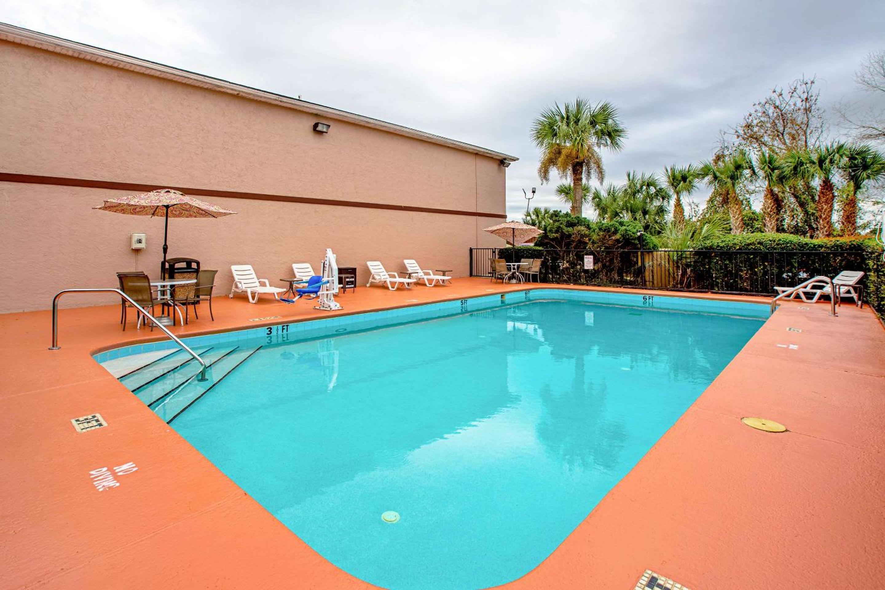 Quality Inn  Suites Live Oak I-10 Exit 283 - Property Image 12