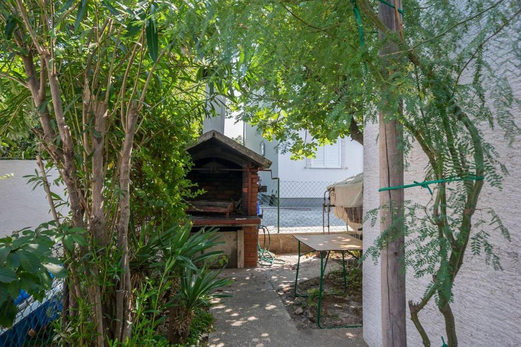 Apartments Mira near the sandy beach - By TA Leut Agency view 3