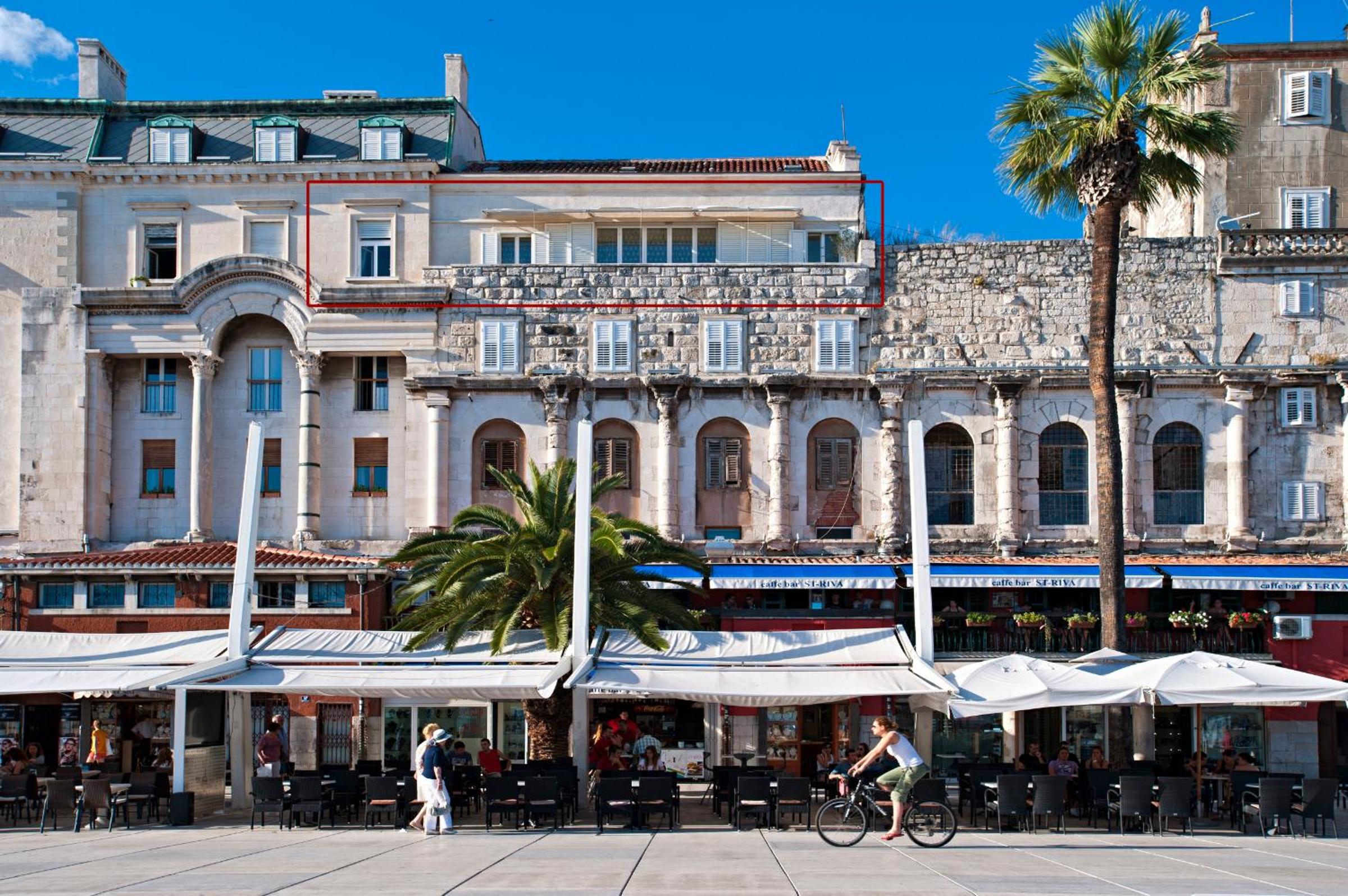 Hotel Riva Luxury Suites - Image 1