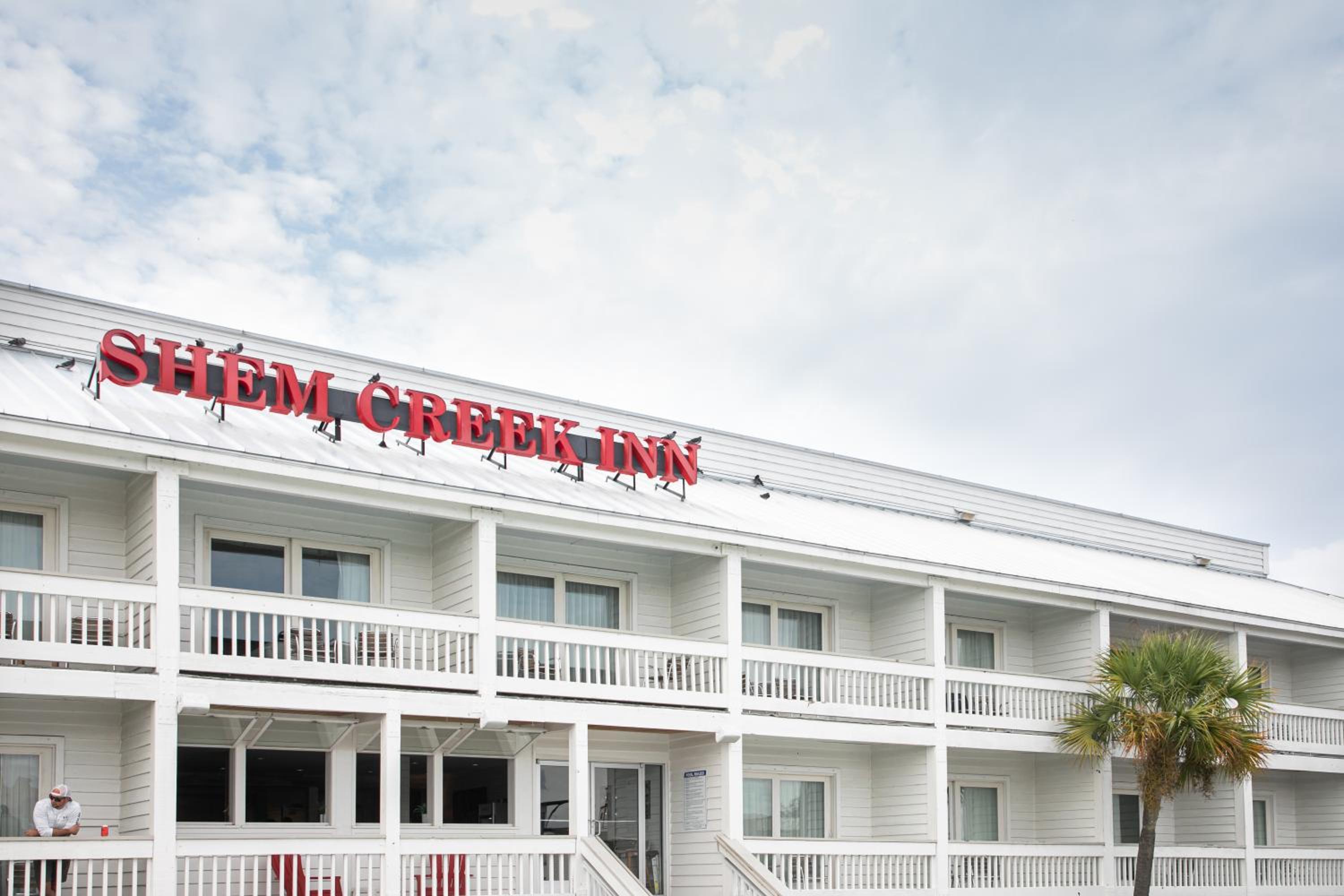 Hotel Shem Creek Inn - Image 1