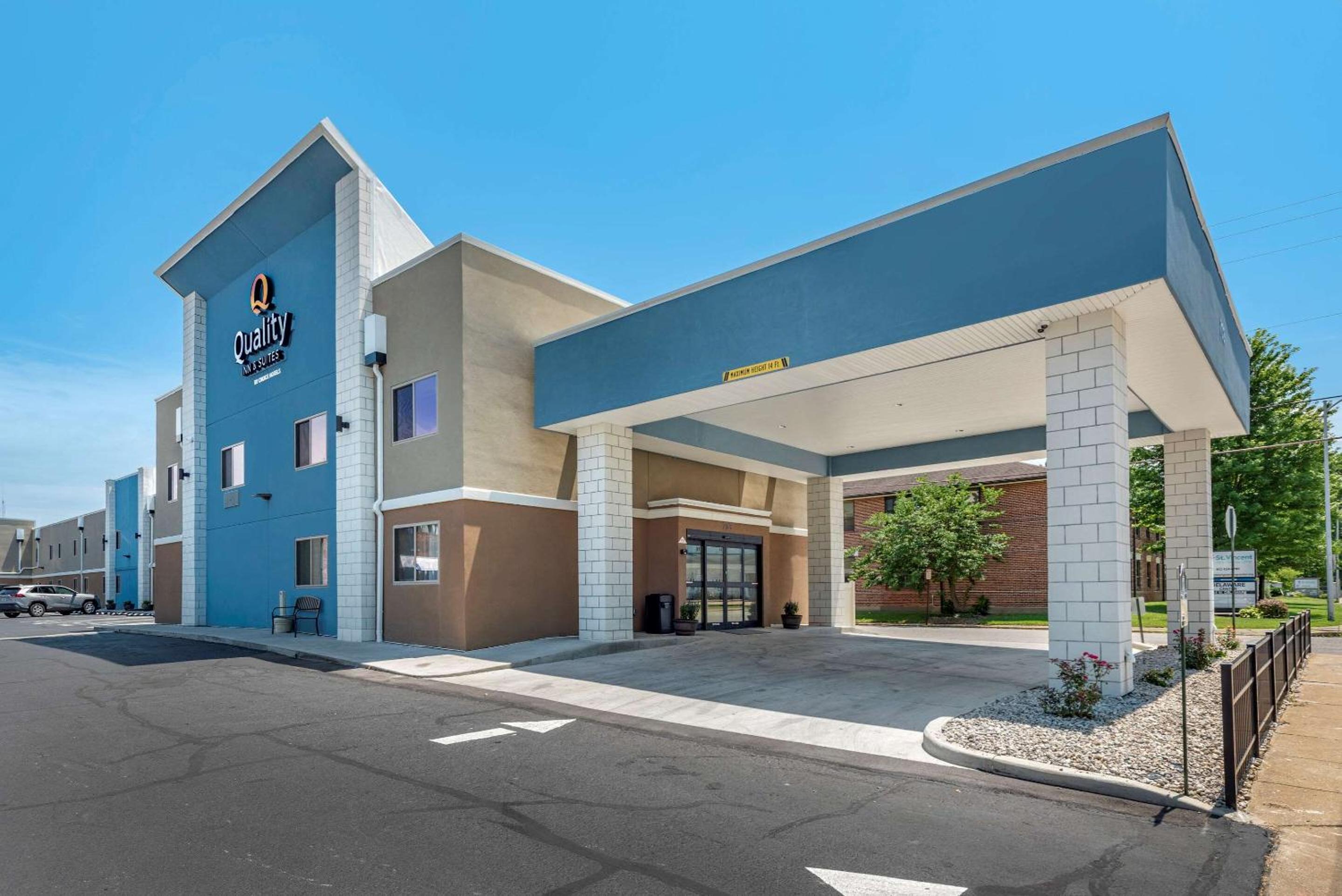 Hotel Quality Inn & Suites Evansville Downtown - Image 1