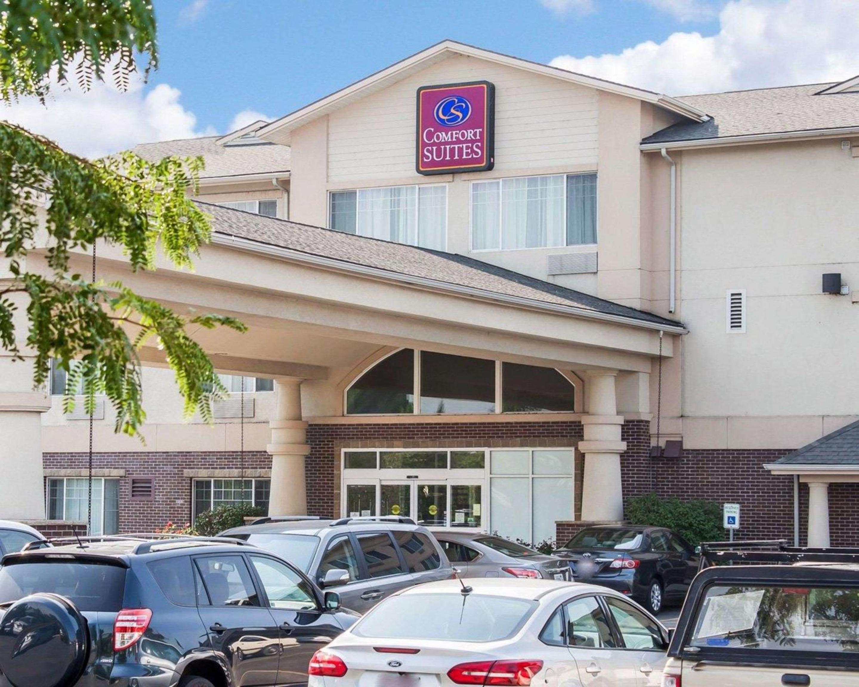 Hotel Comfort Suites Airport