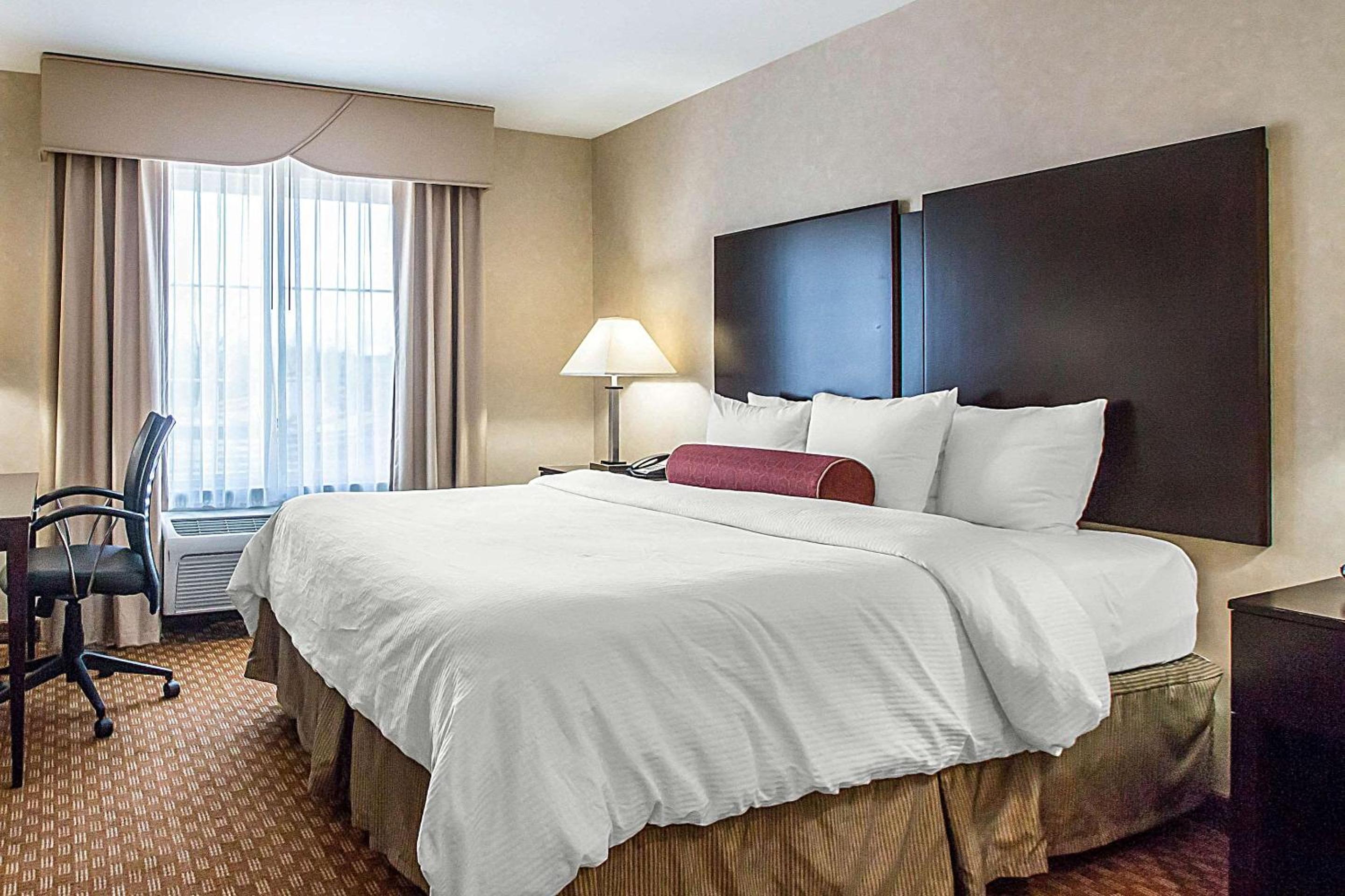 Clarion Inn Elmhurst - Oak Brook near I-88, I-290, I-294