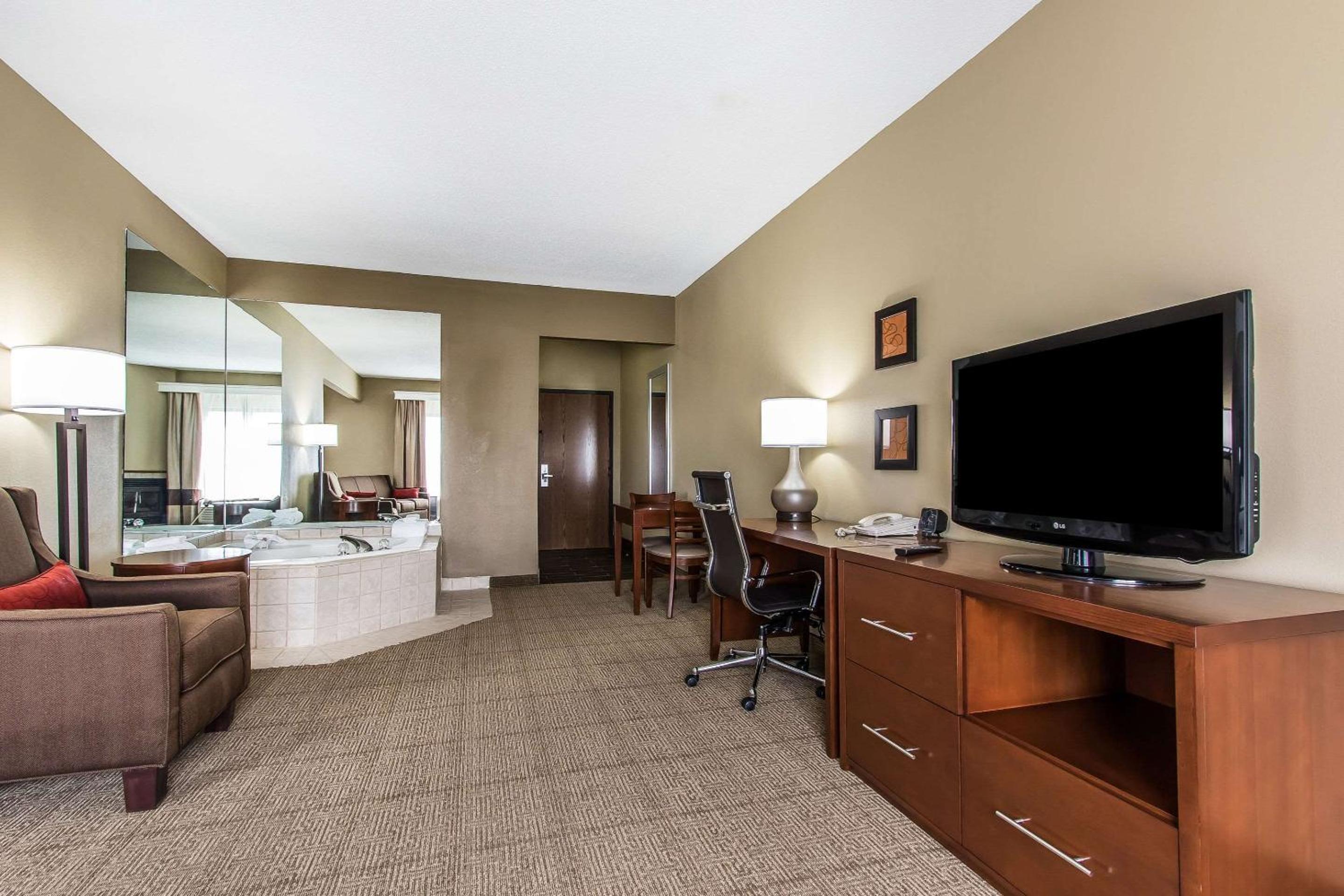 Effingham Vacations - Comfort Suites Effingham - Property Image 7
