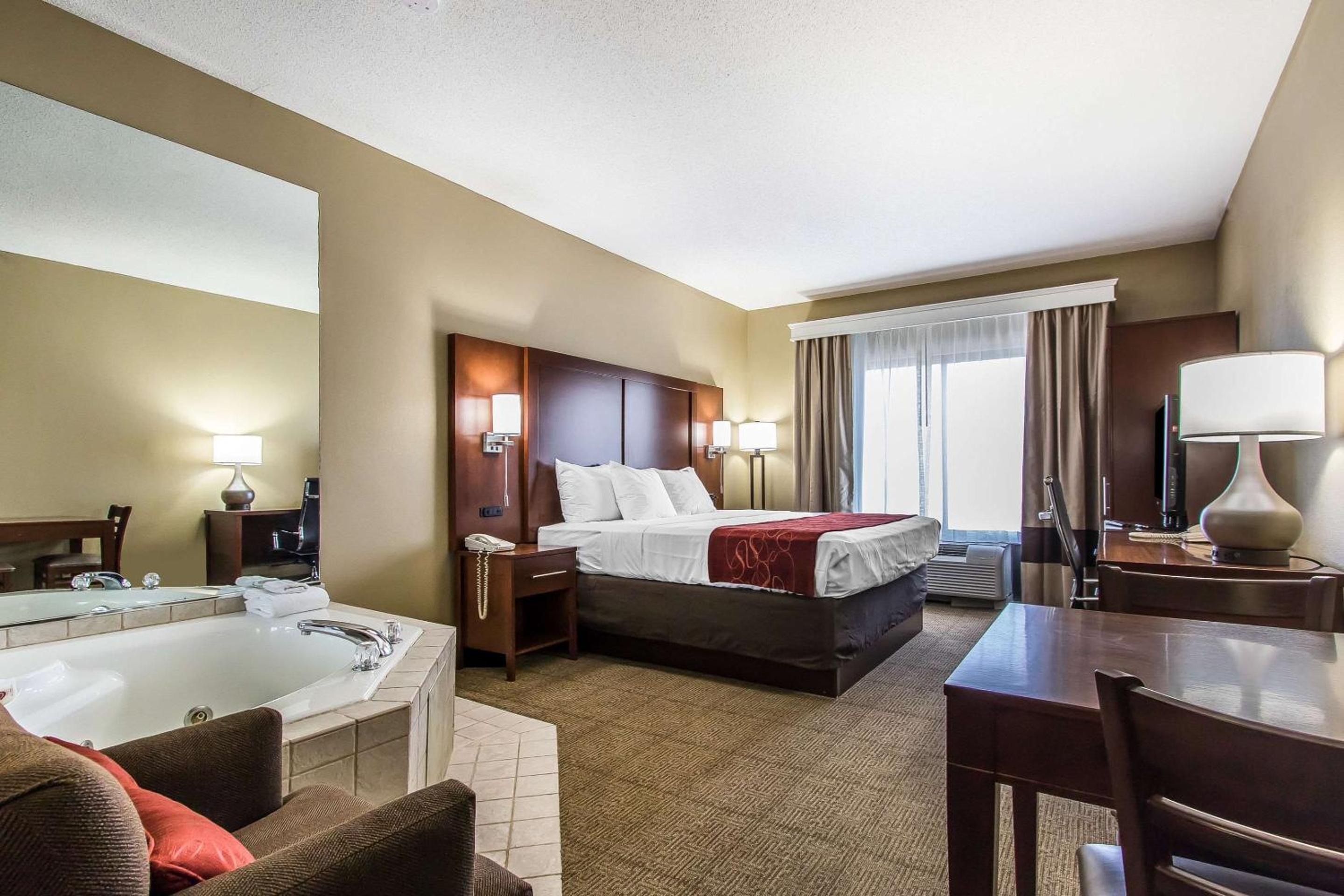 Effingham Vacations - Comfort Suites Effingham - Property Image 1