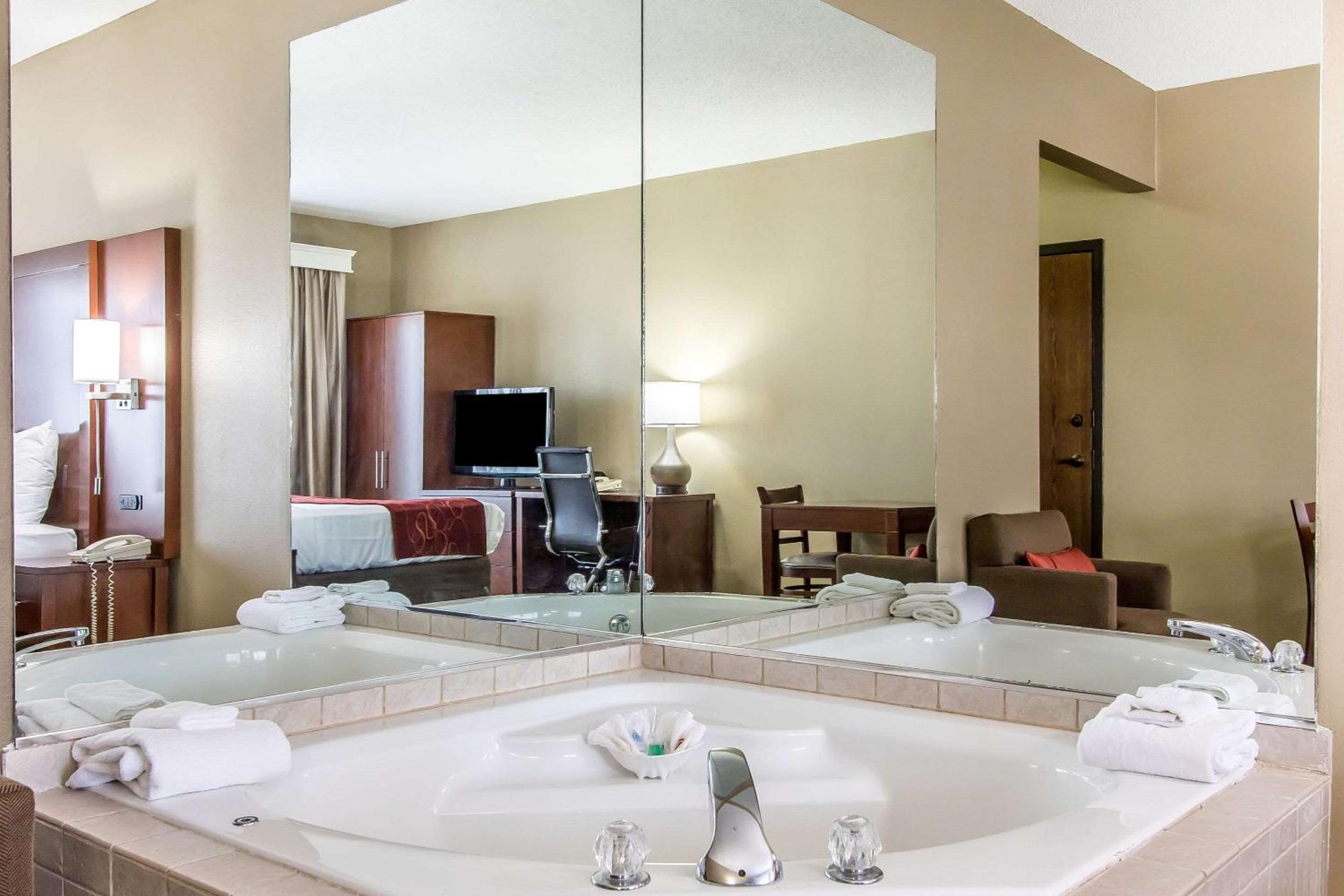 Effingham Vacations - Comfort Suites Effingham - Property Image 11