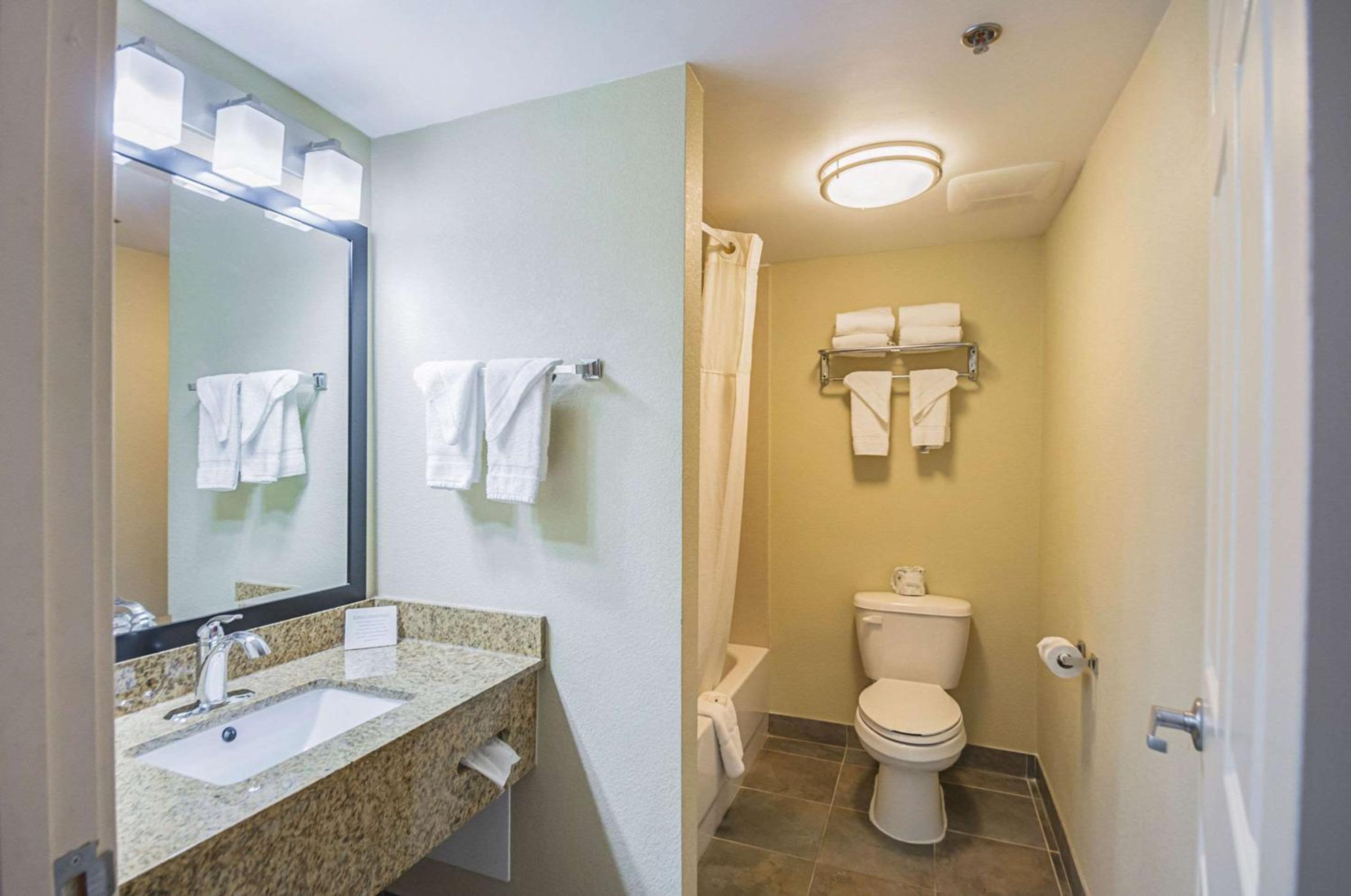 Hagerstown Vacations - Quality Inn  Suites - Property Image 9