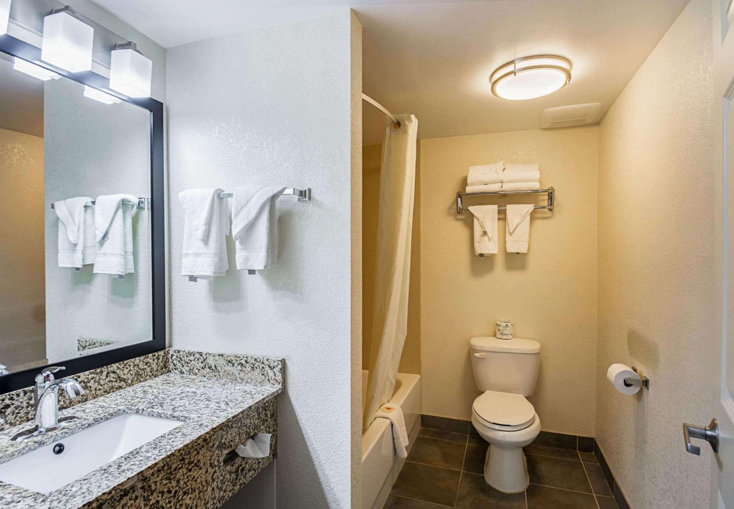 Hagerstown Vacations - Quality Inn  Suites - Property Image 10