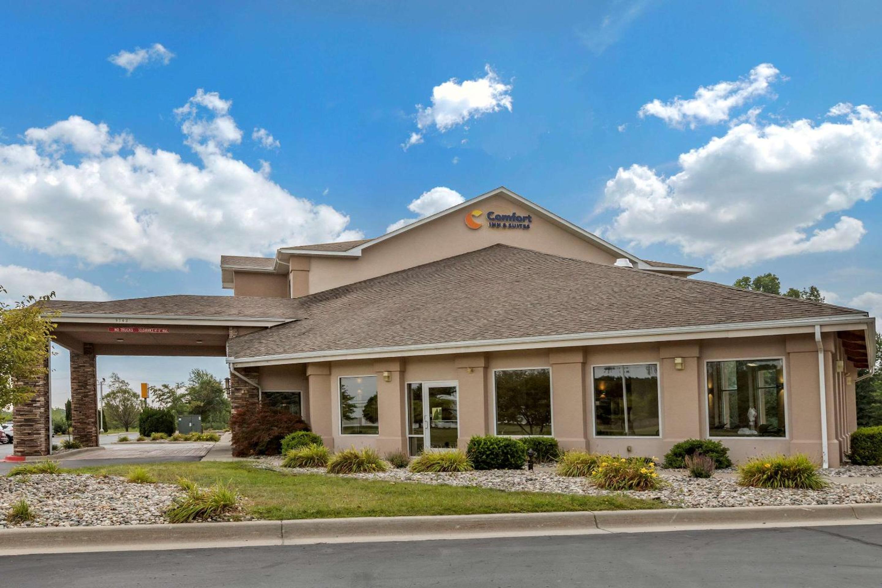 Comfort Inn  Suites Dimondale - Lansing - Property Image 24