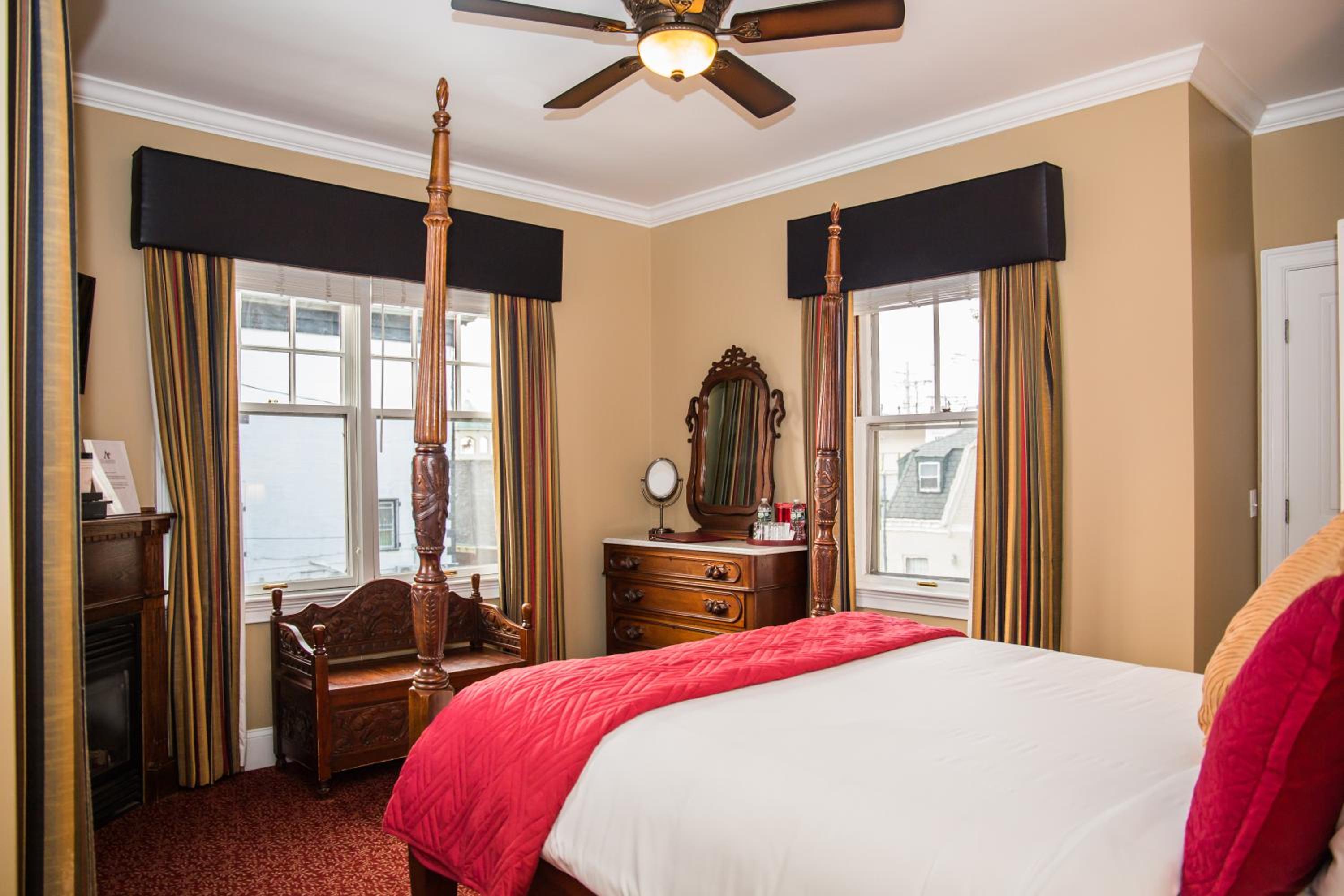 Almondy Inn Bed & Breakfast