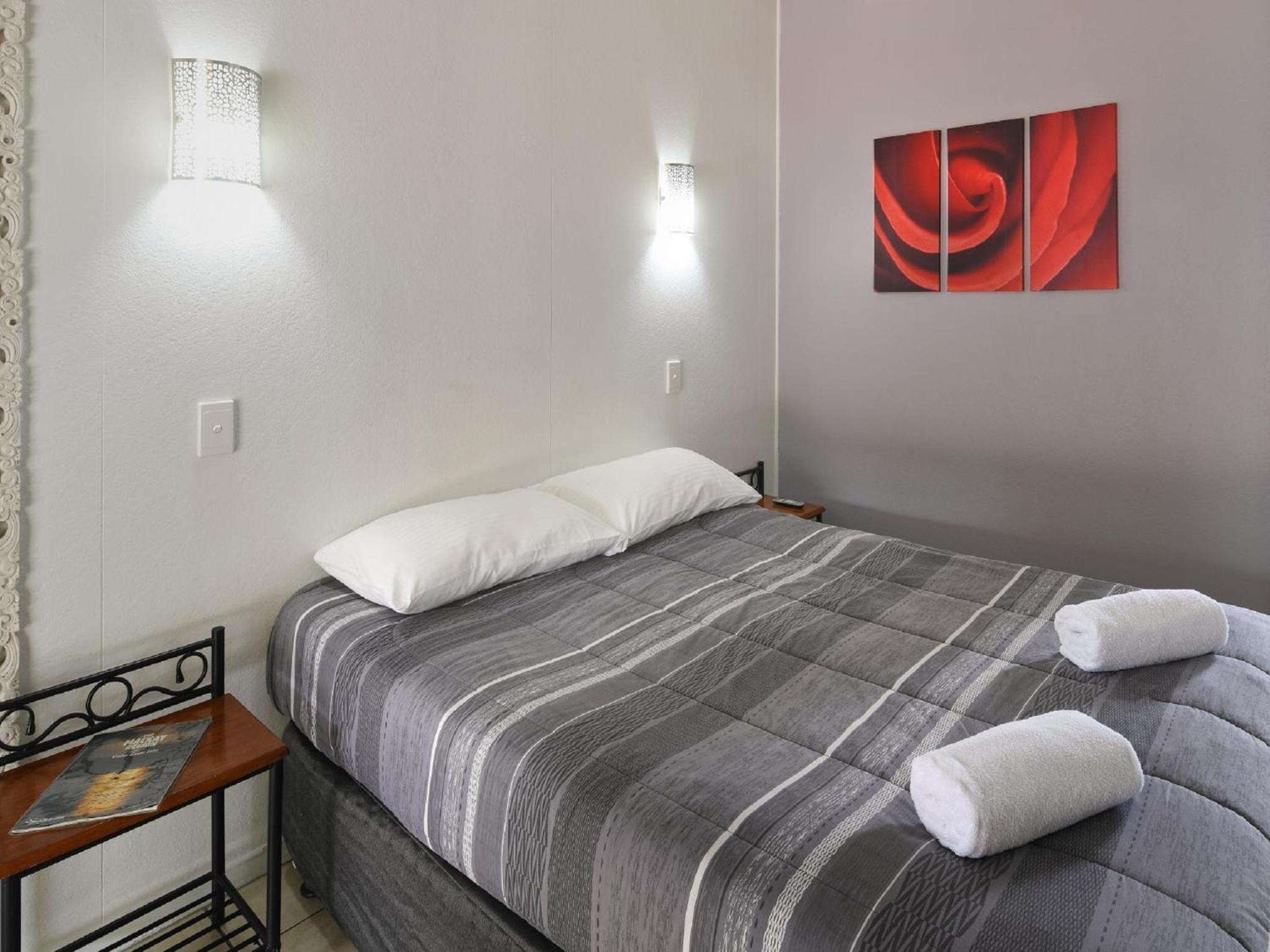 Cool Palms Motel