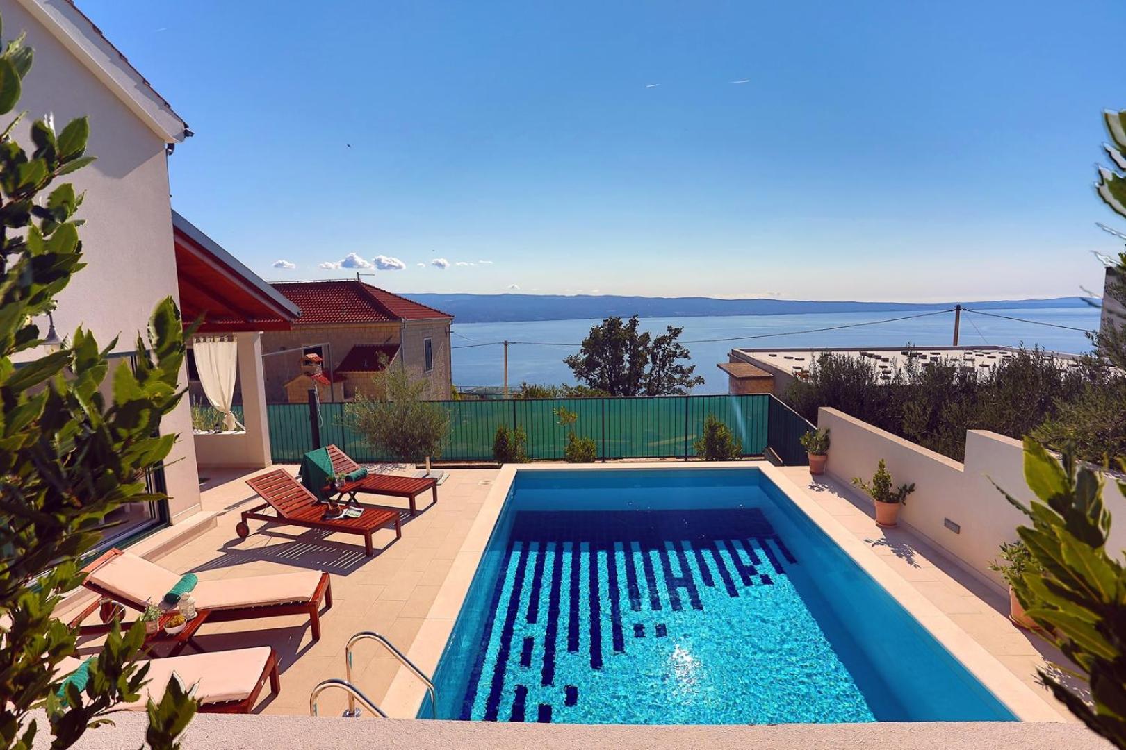 Seaview Villa Lemaro, a 2 bedroom villa with 28 sqm private pool in Krilo Jesenice view 4