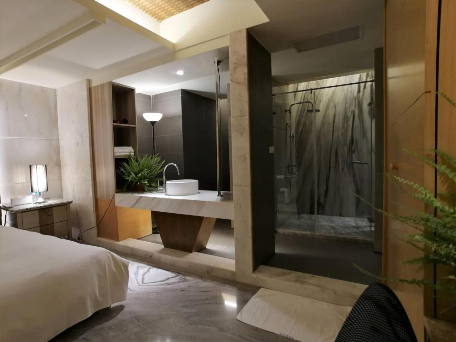 Michelle hotel