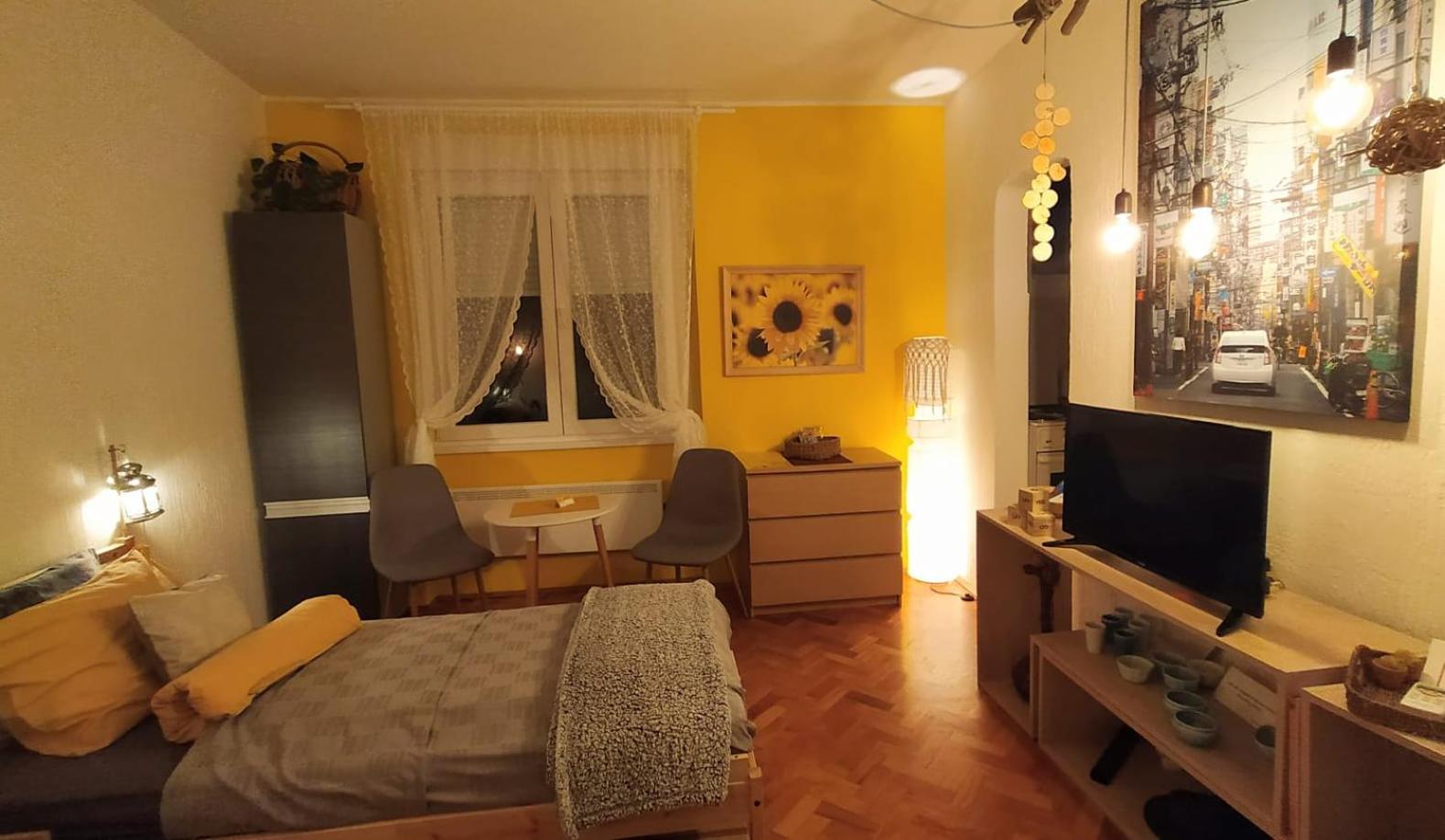 BGMignonne, so cozy, so relaxing, so near center view 2
