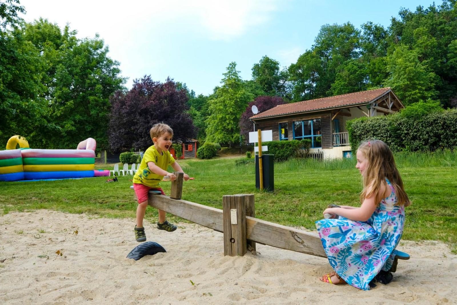 Camping Le Hameau du Petit Lay view 3