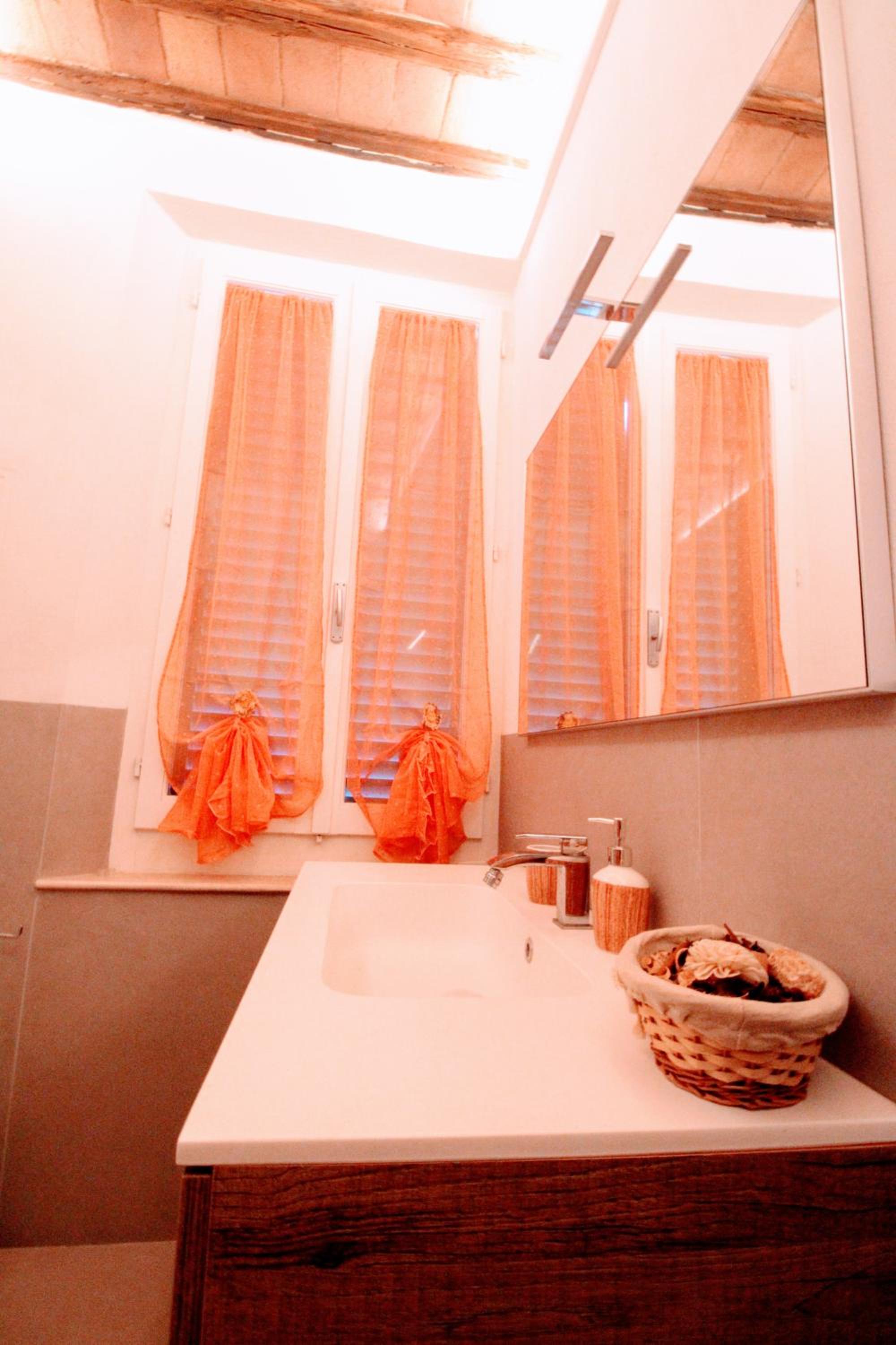 The Galluzza house en Siena — bathroom
