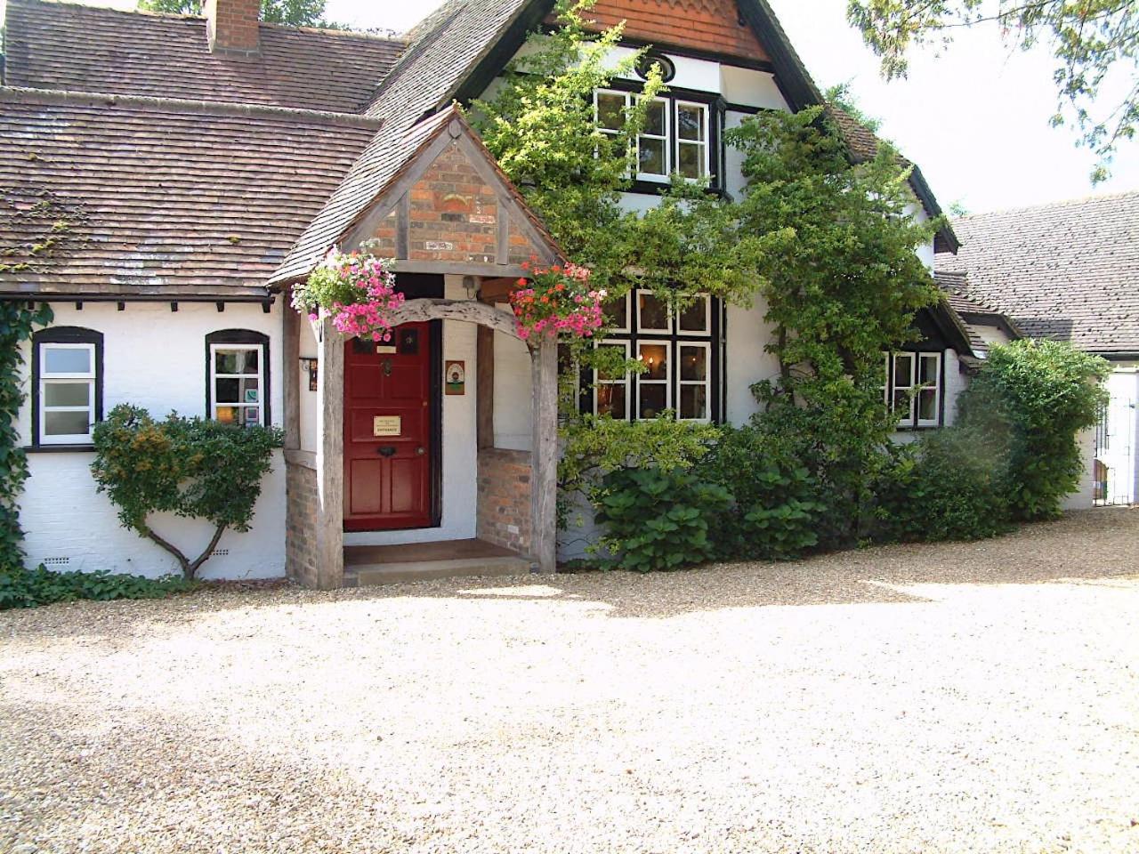 Aylesbury Vacations - West Lodge Hotel - Property Image 1
