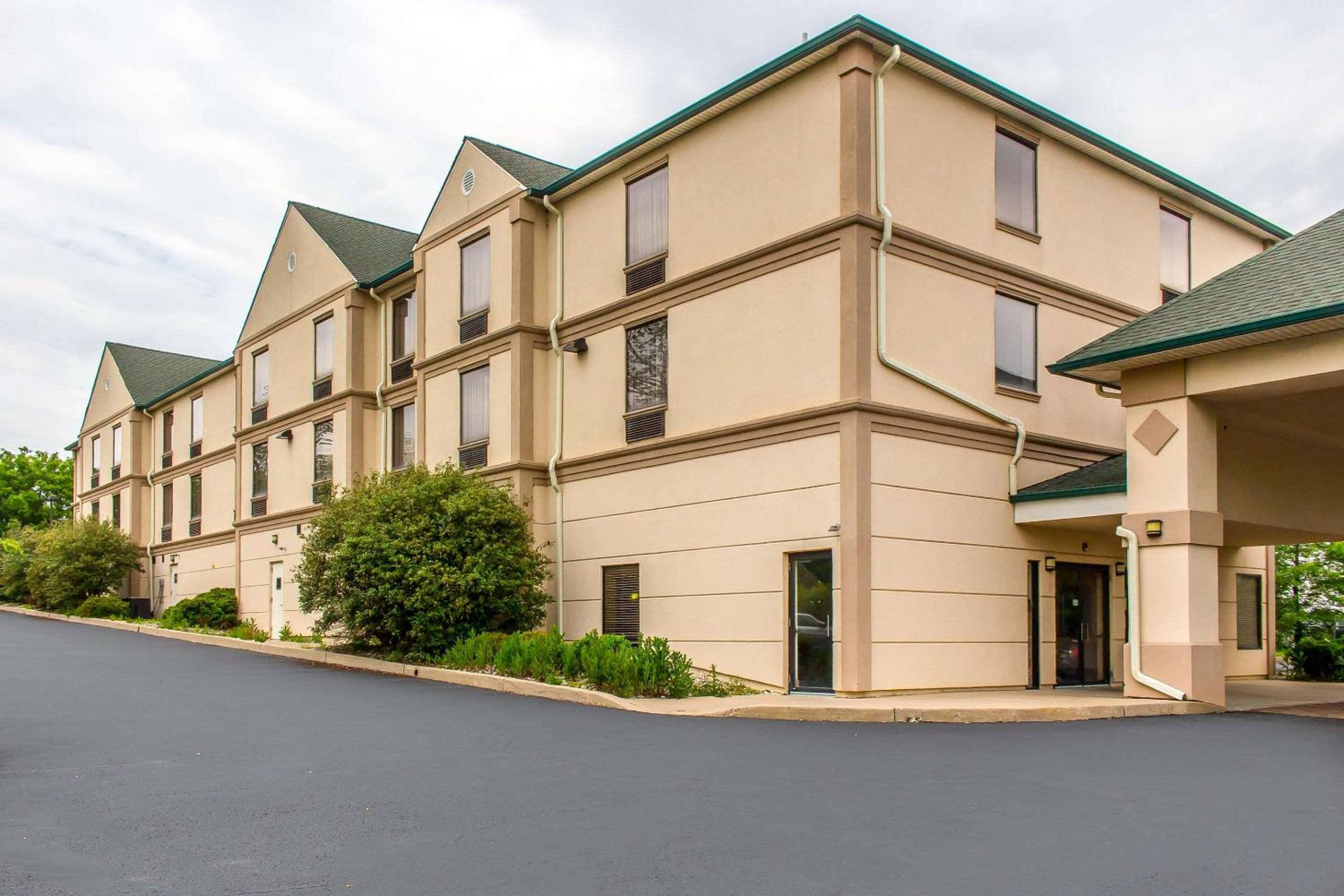 Quality Inn Hackettstown - Long Valley view 2