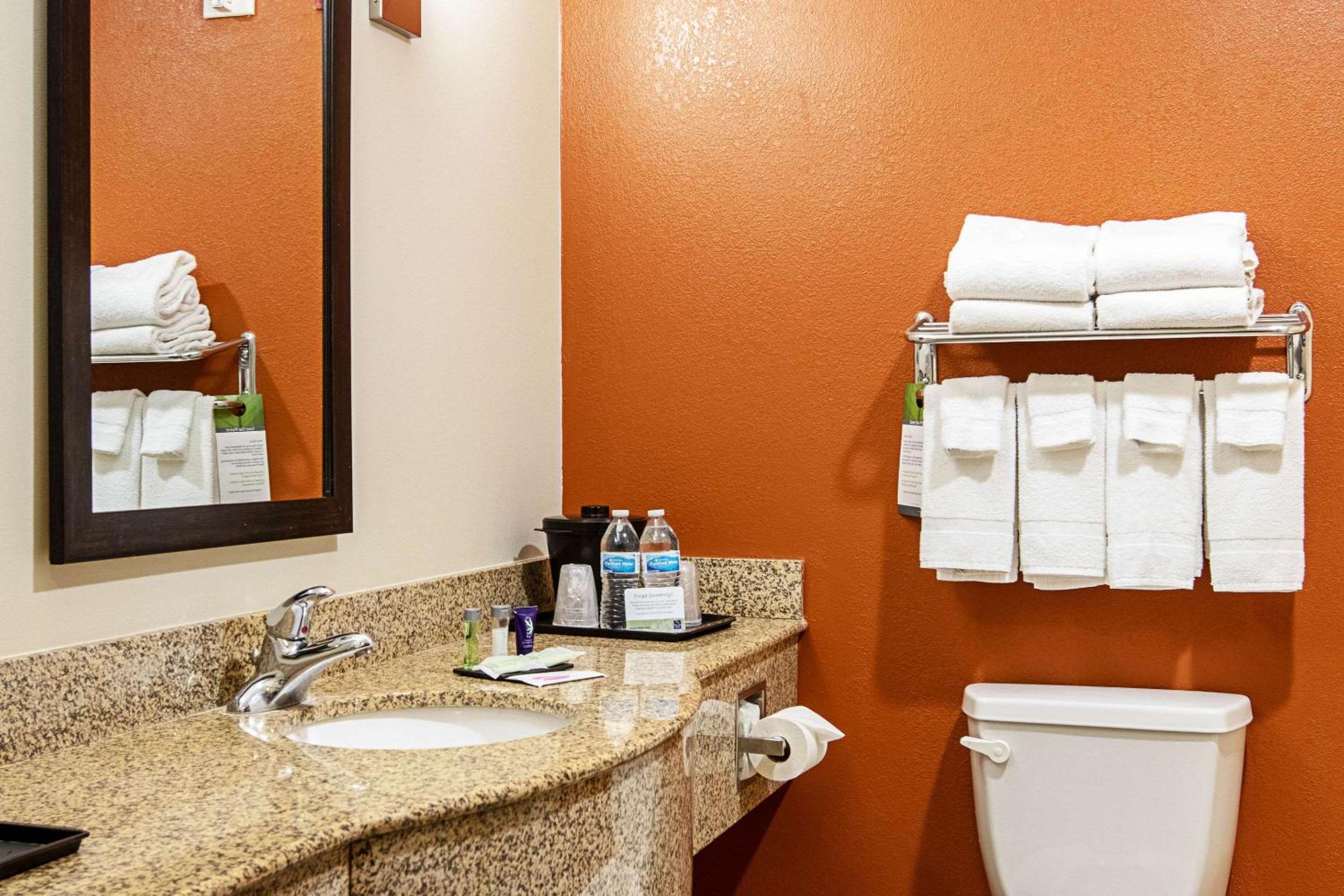 Hobbs Vacations - Sleep Inn  Suites - Property Image 4