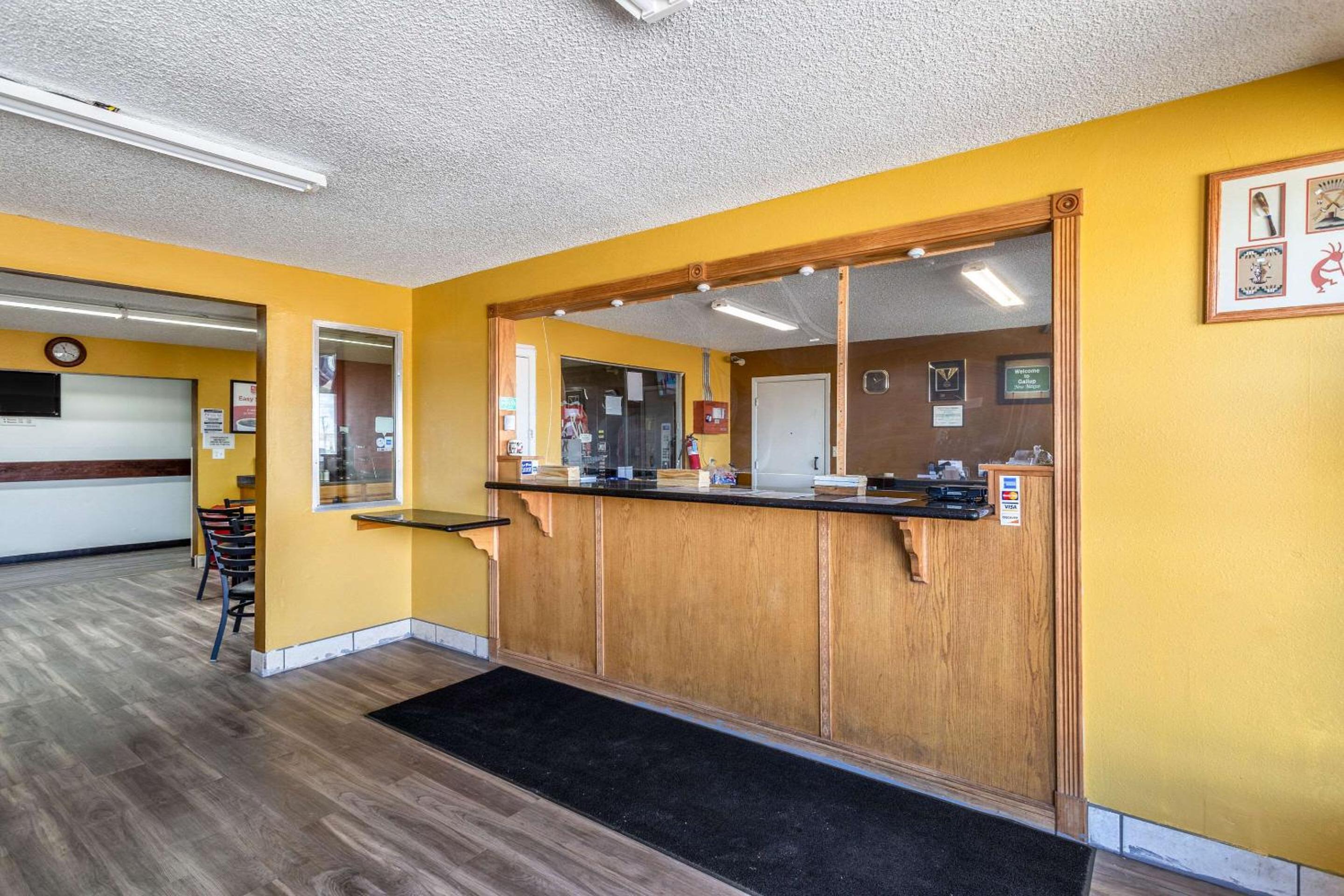 Econo Lodge Gallup West view 3